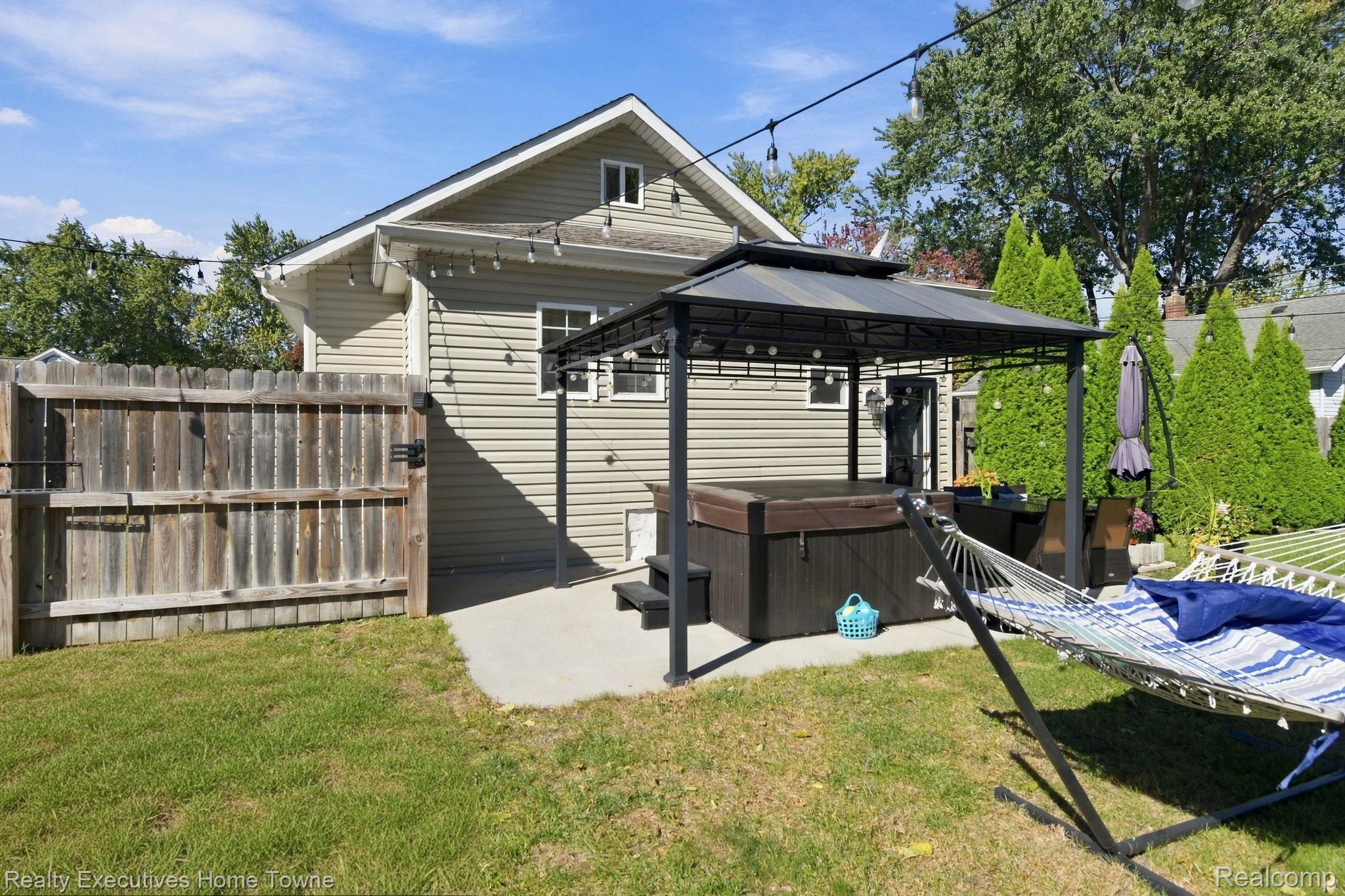 565 Saint James Street