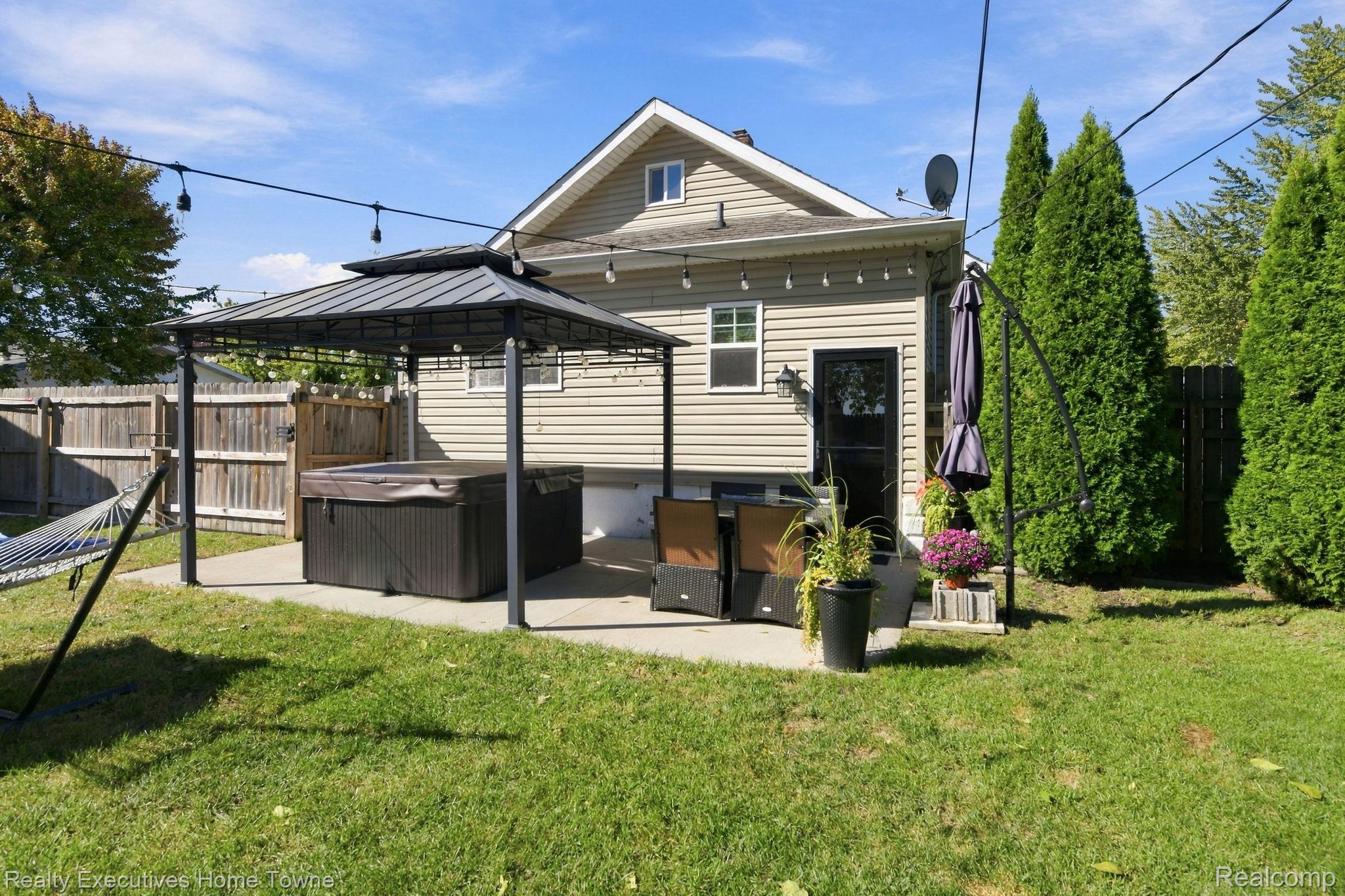 565 Saint James Street
