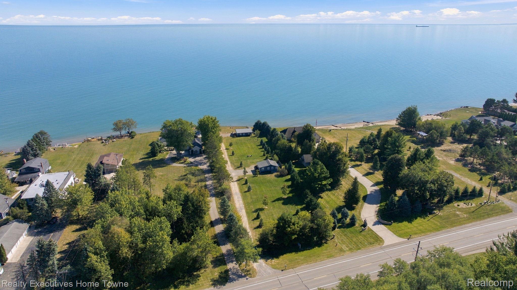 8849 Lakeshore Road