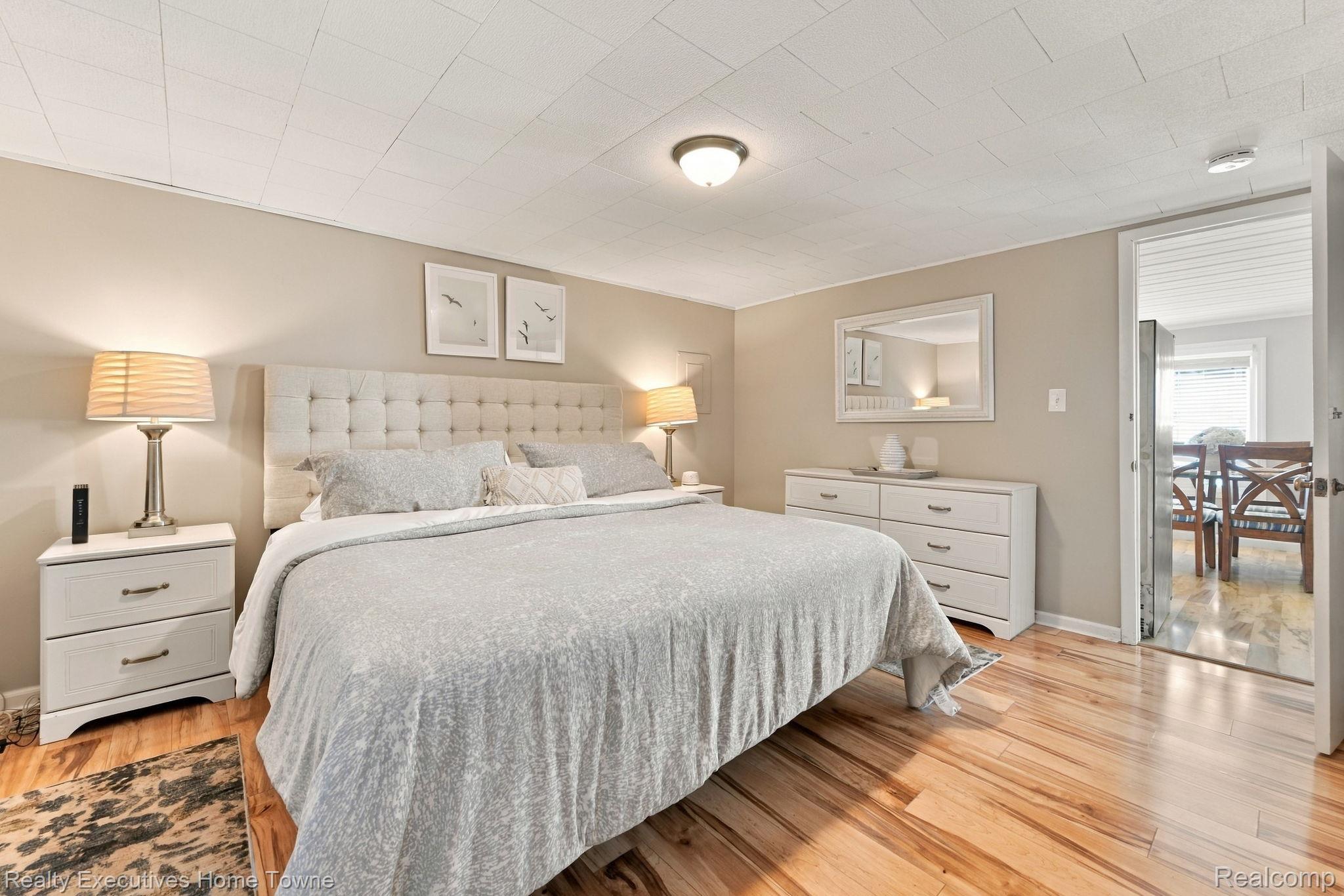 8849 Lakeshore Road