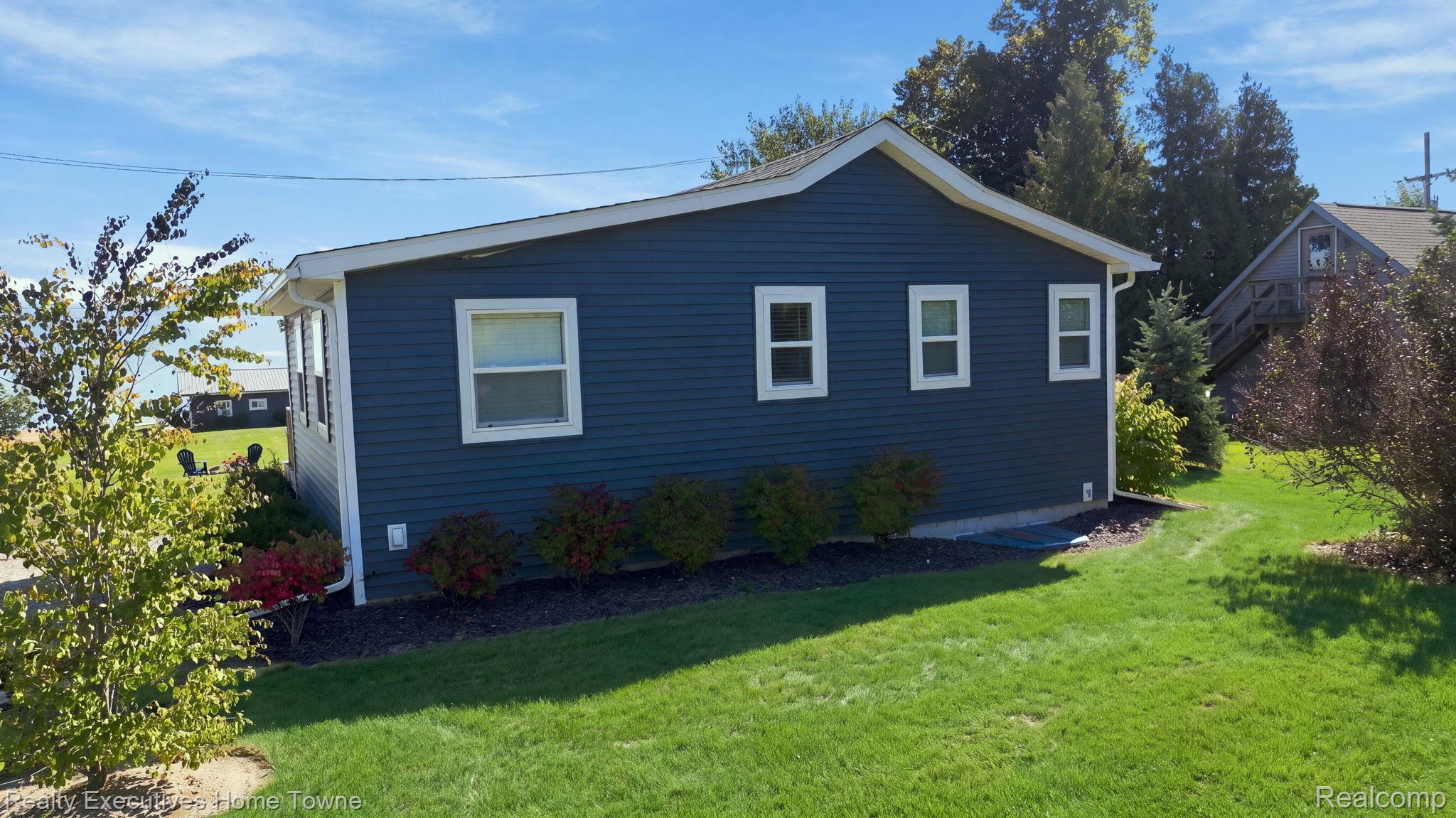 8849 Lakeshore Road
