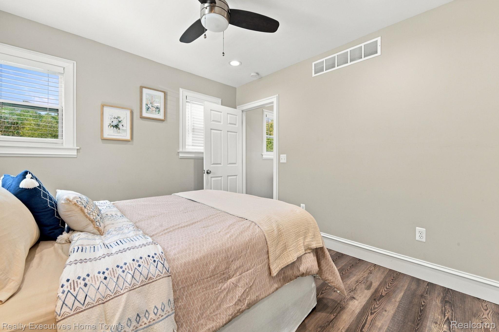8849 Lakeshore Road