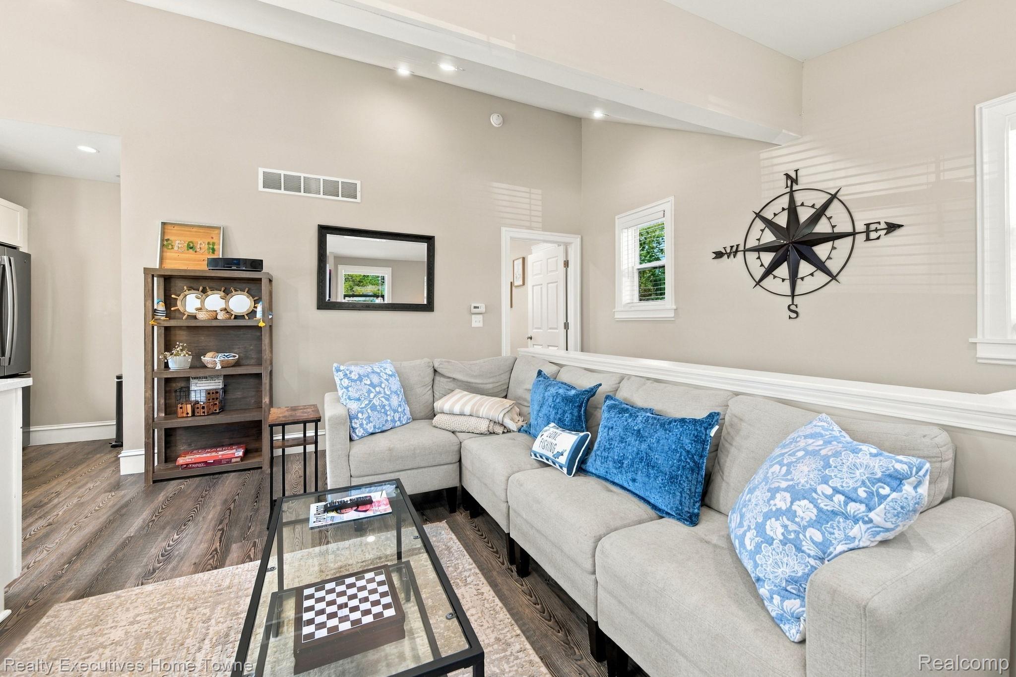 8849 Lakeshore Road