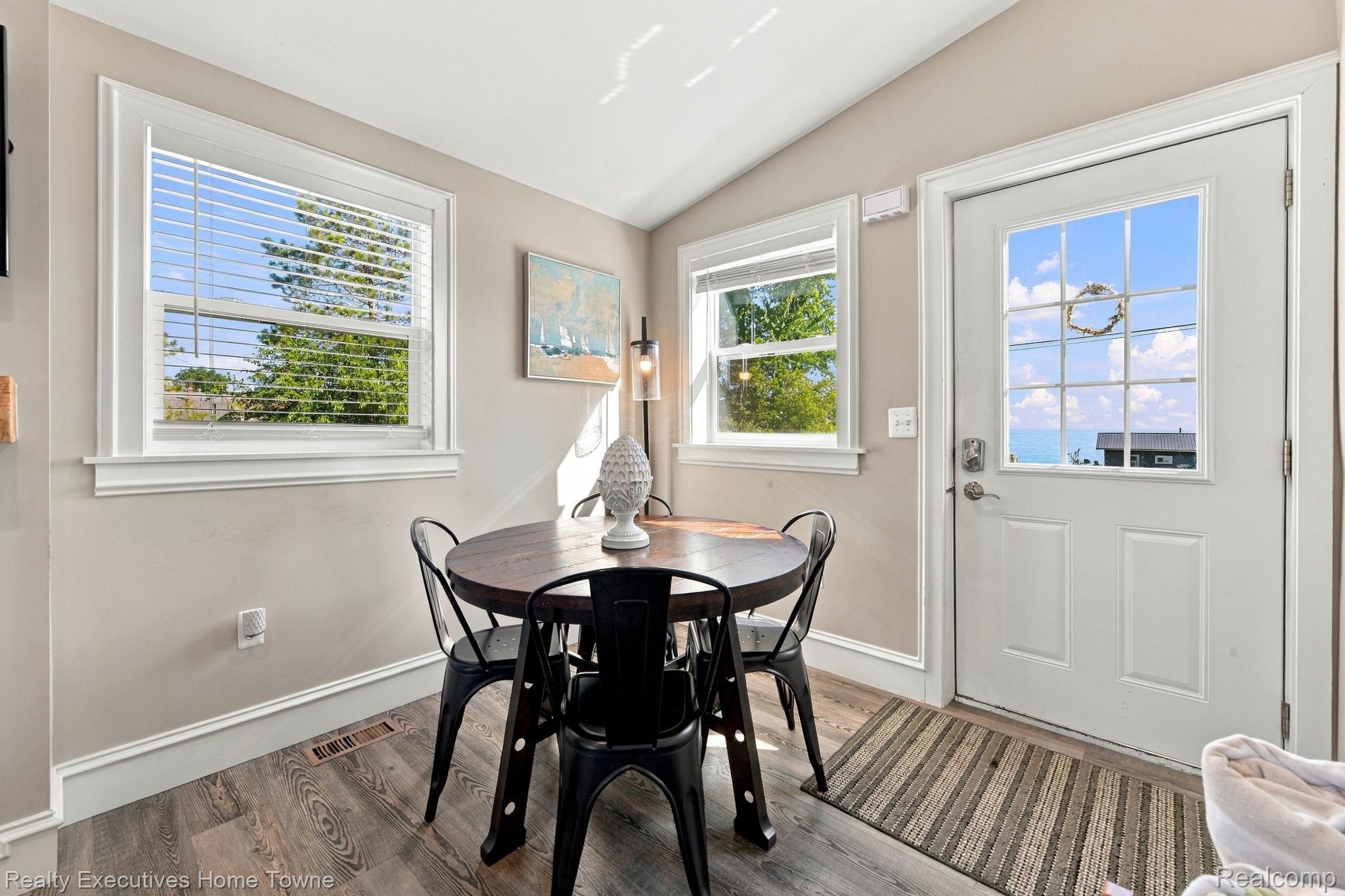 8849 Lakeshore Road