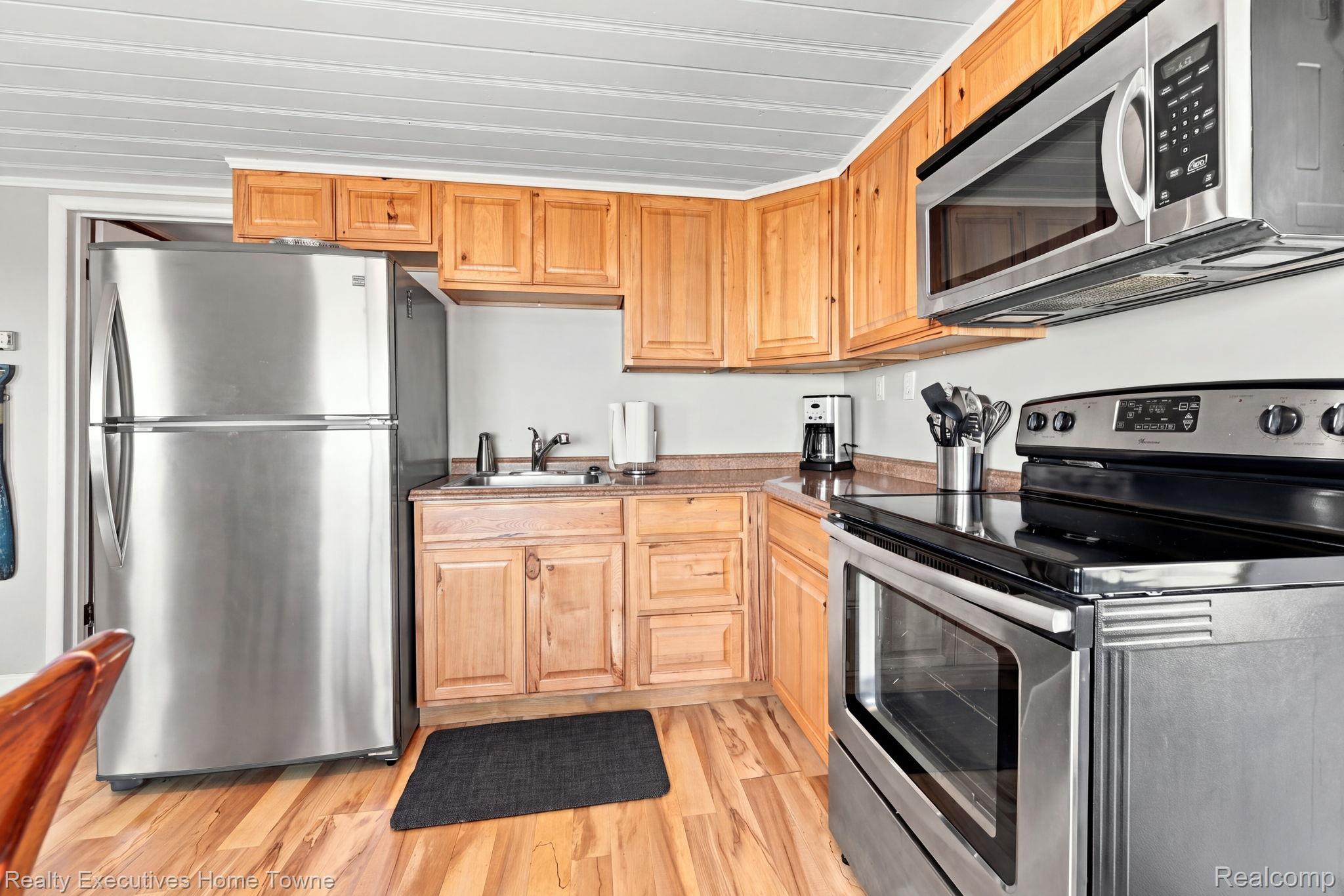 8849 Lakeshore Road