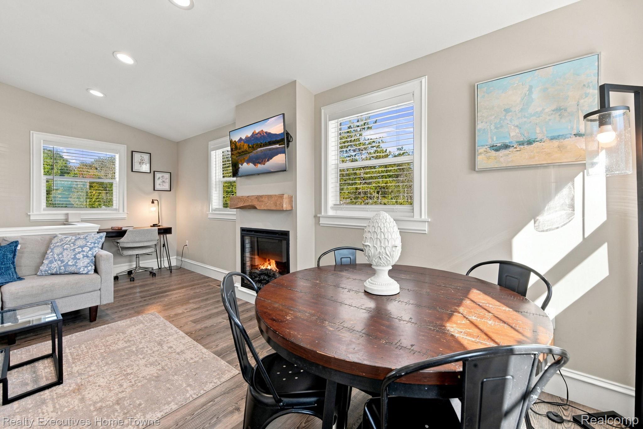 8849 Lakeshore Road
