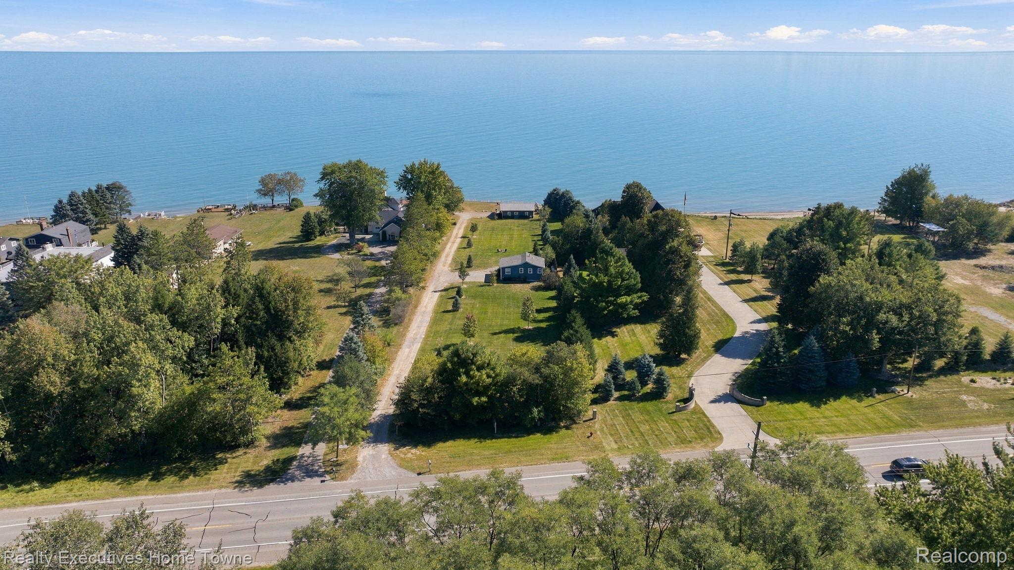 8849 Lakeshore Road