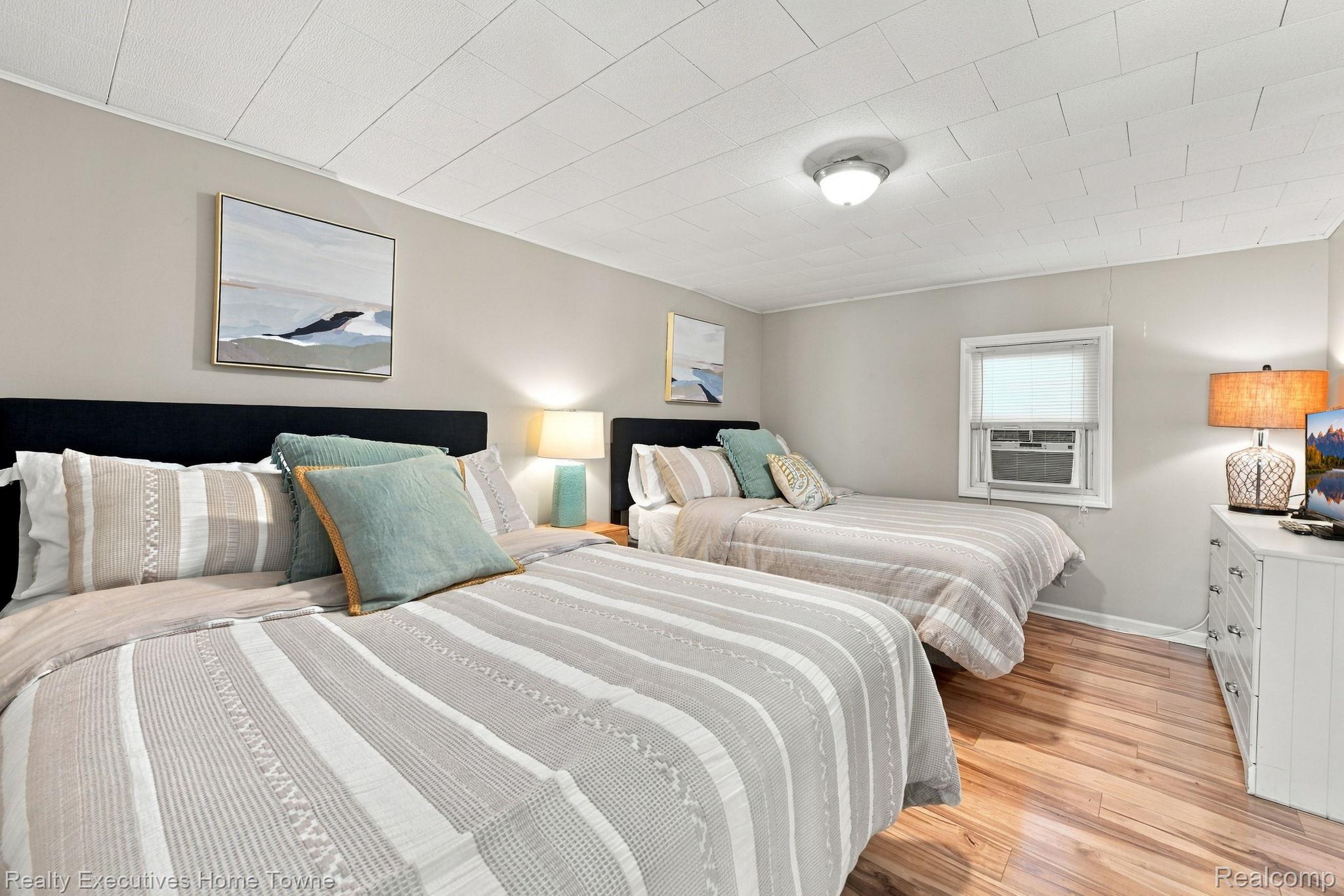 8849 Lakeshore Road