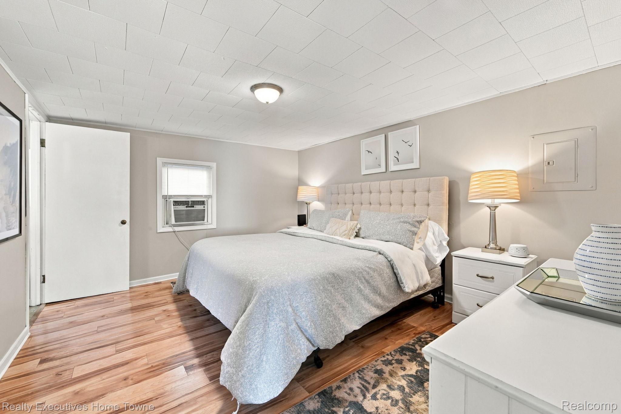 8849 Lakeshore Road