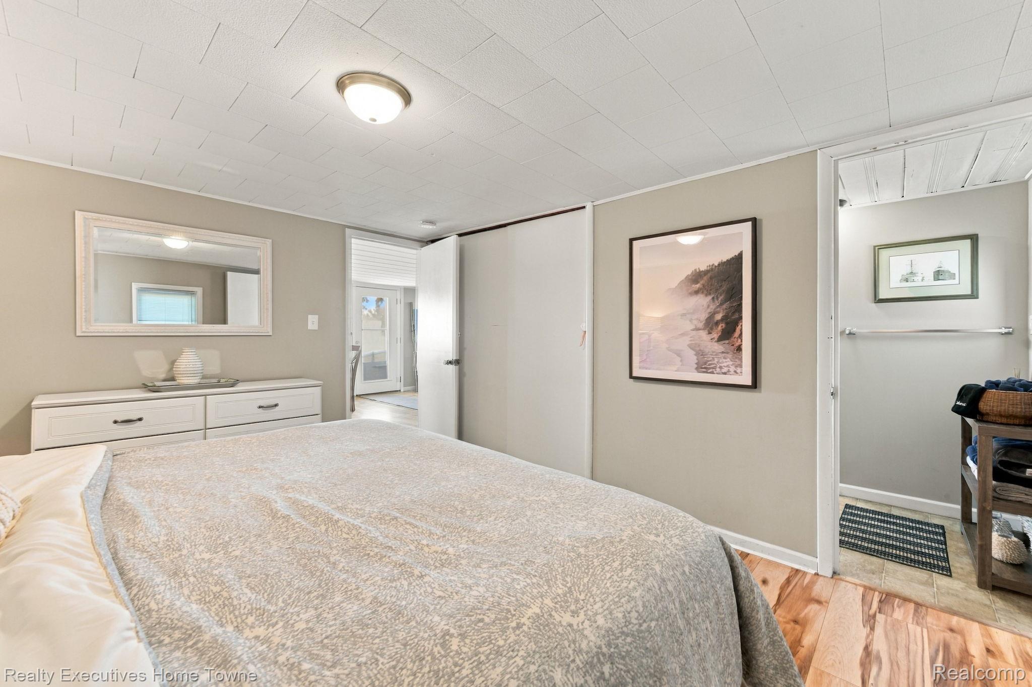 8849 Lakeshore Road