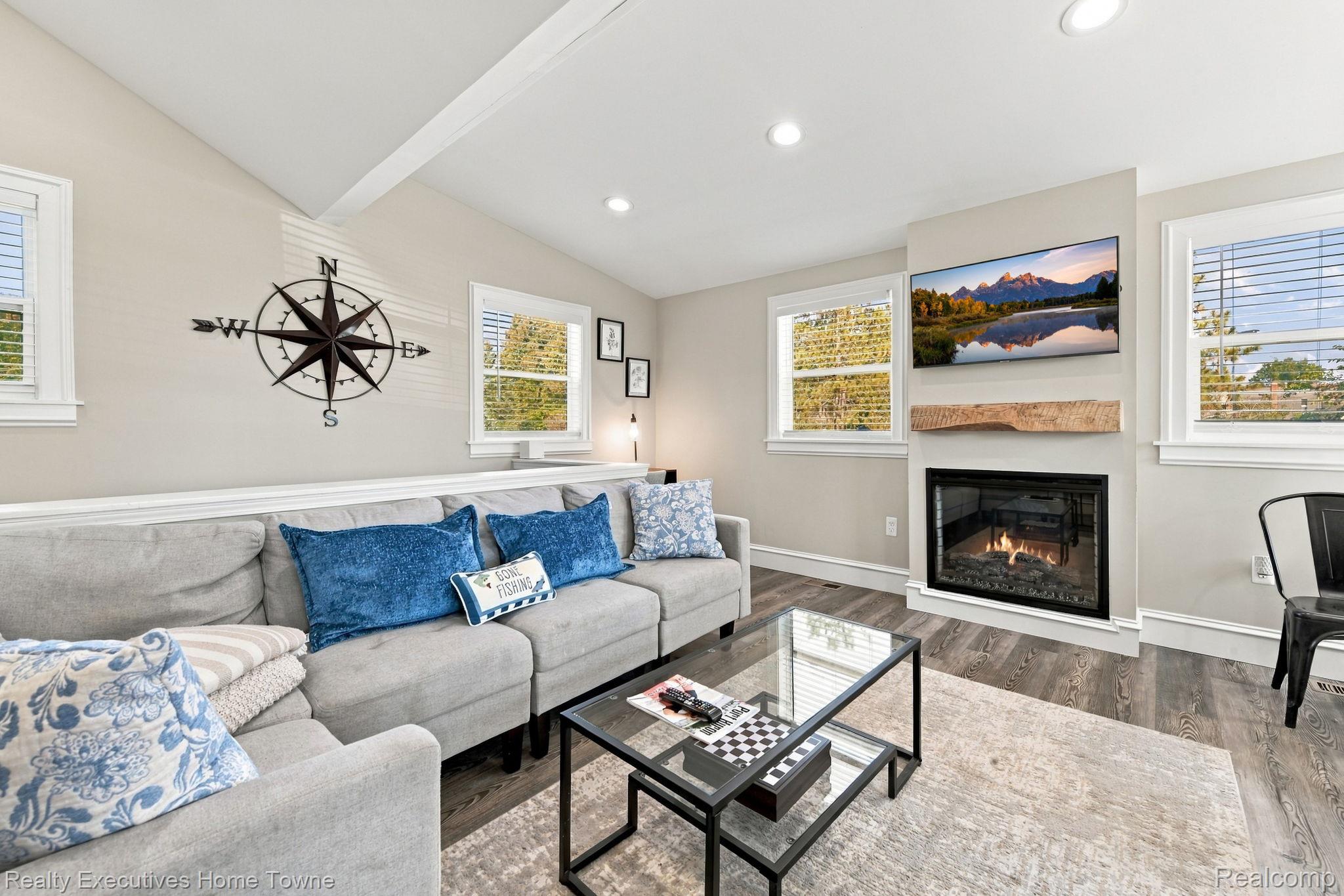 8849 Lakeshore Road