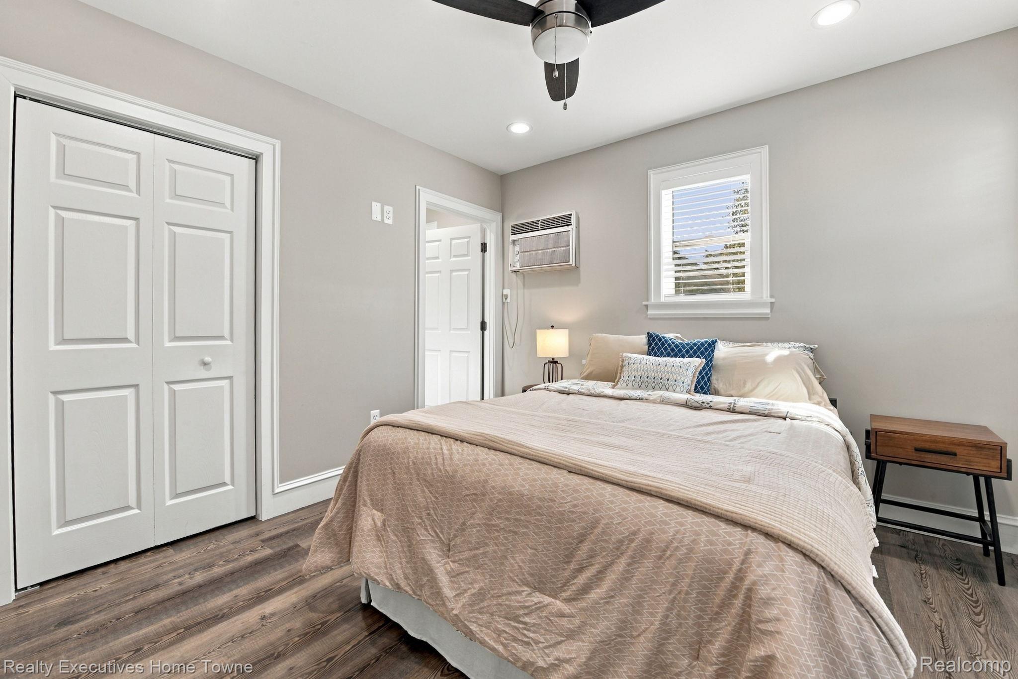 8849 Lakeshore Road