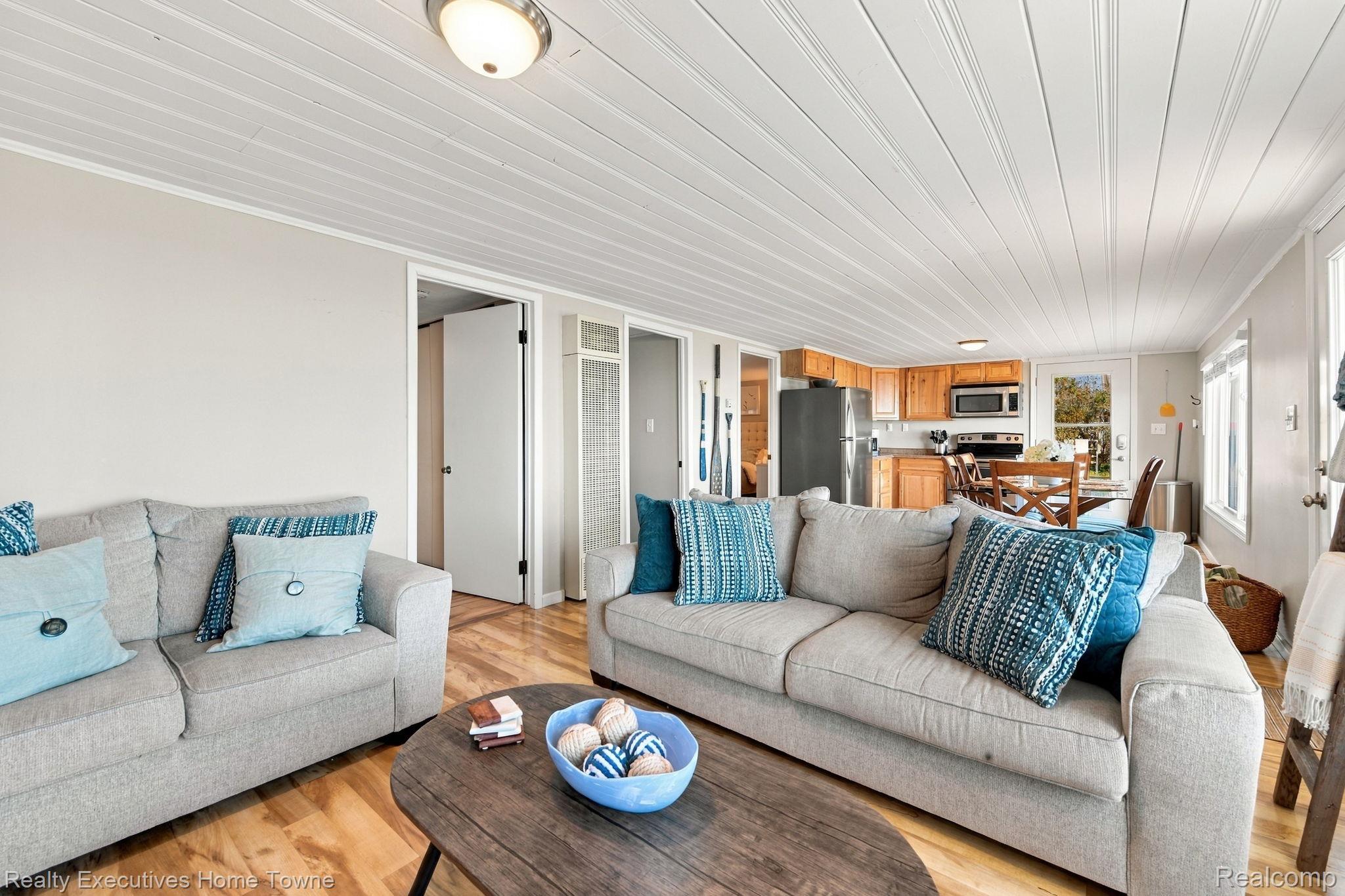 8849 Lakeshore Road