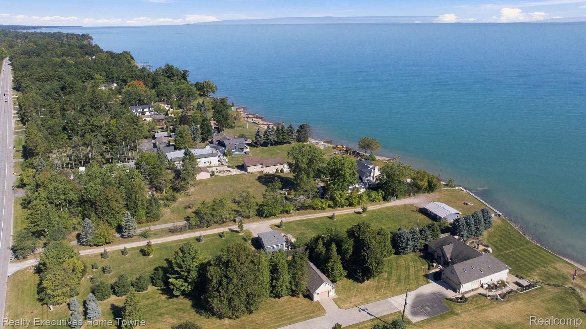 8849 Lakeshore Road