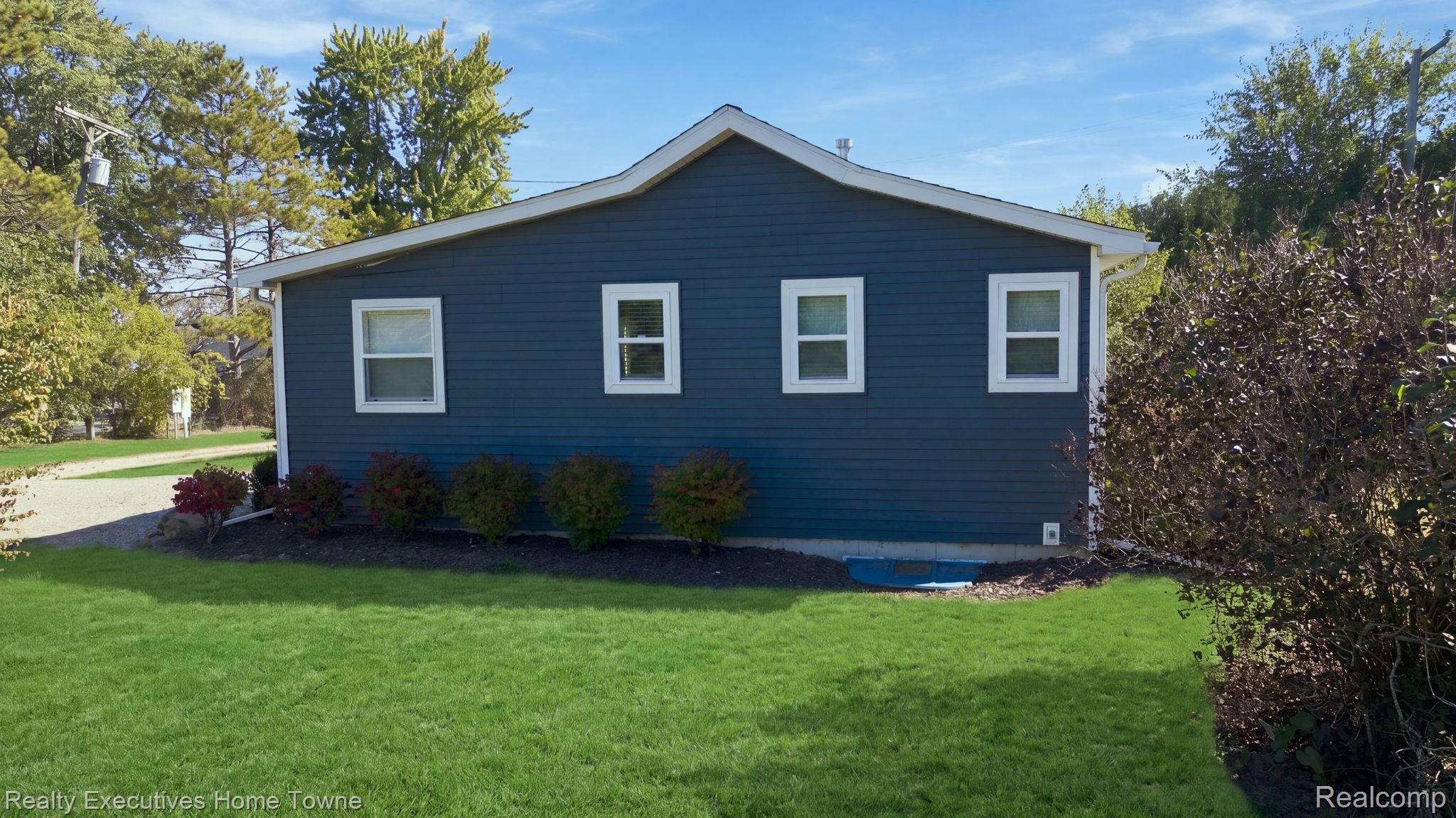 8849 Lakeshore Road