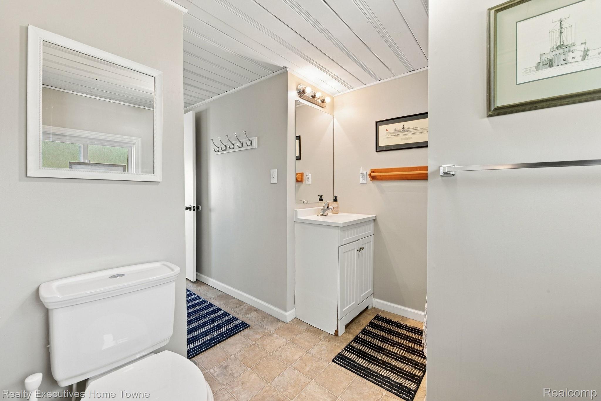 8849 Lakeshore Road
