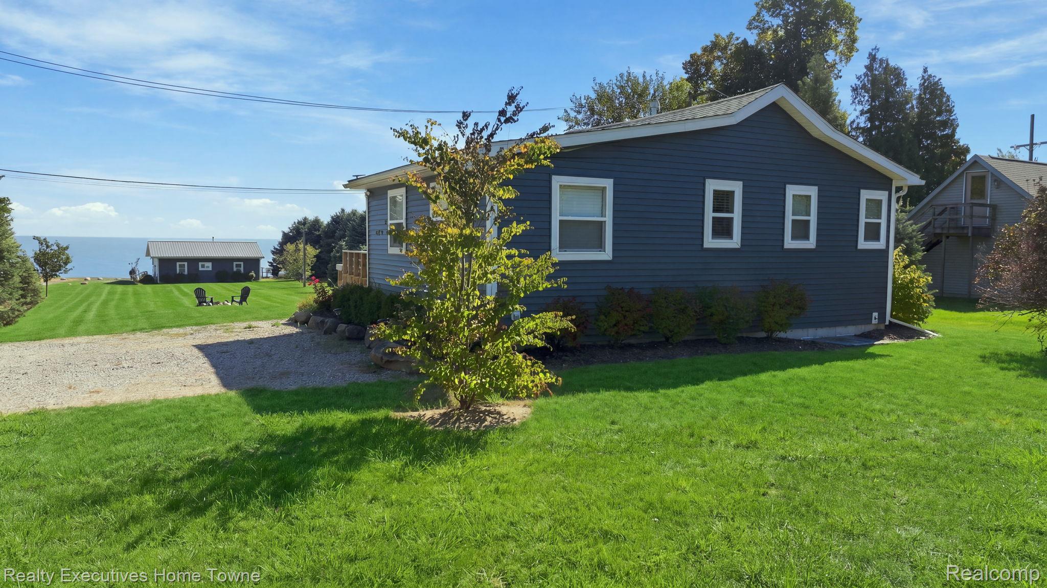 8849 Lakeshore Road