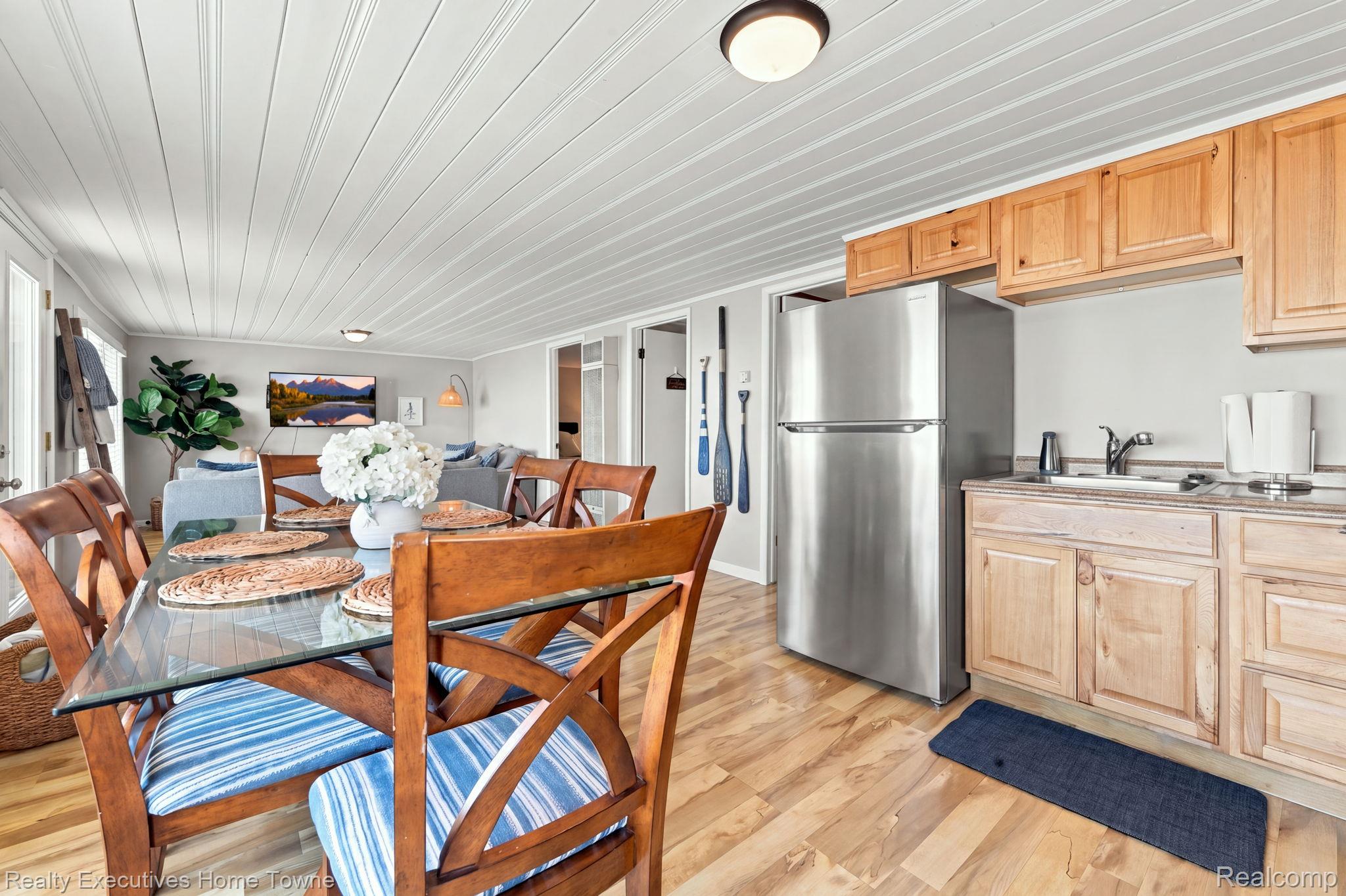 8849 Lakeshore Road