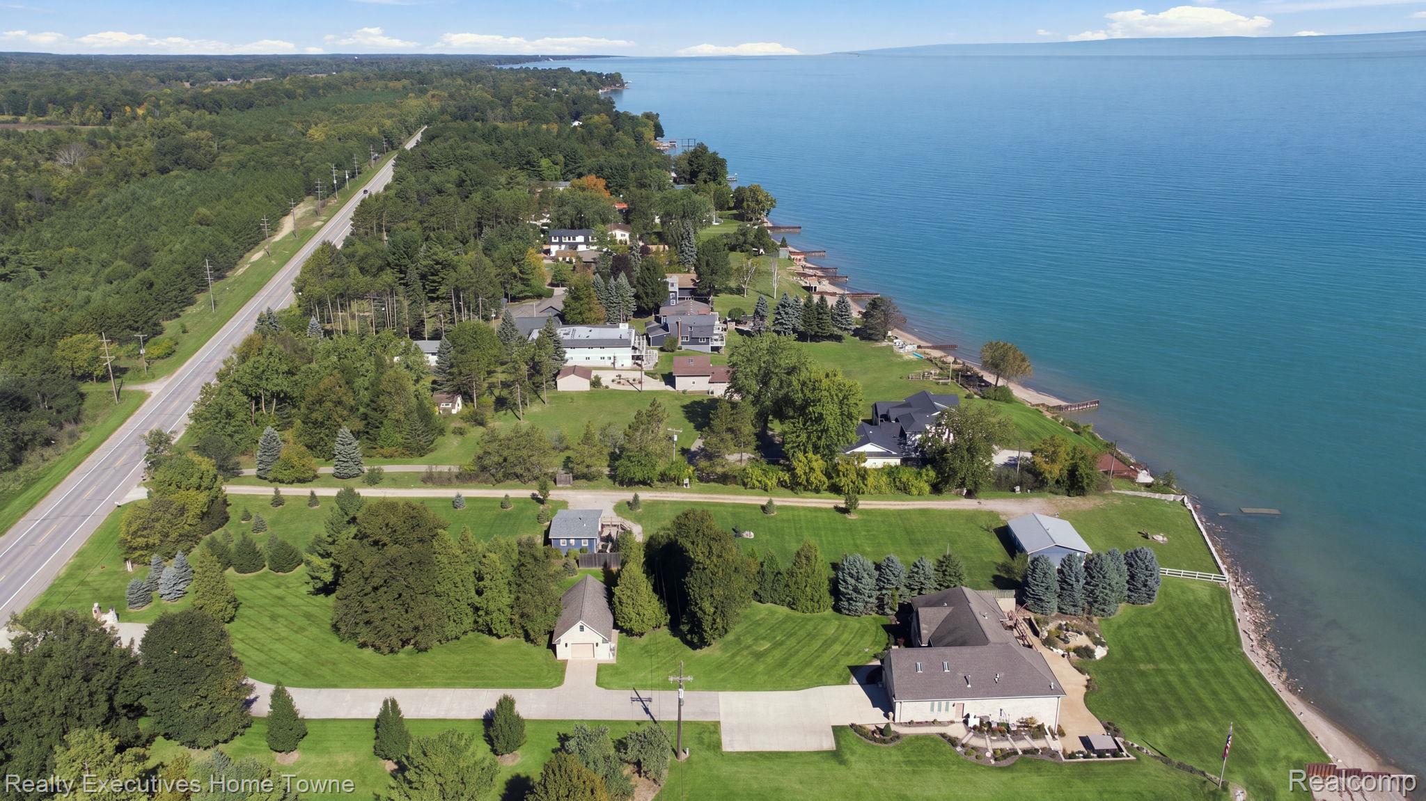 8849 Lakeshore Road