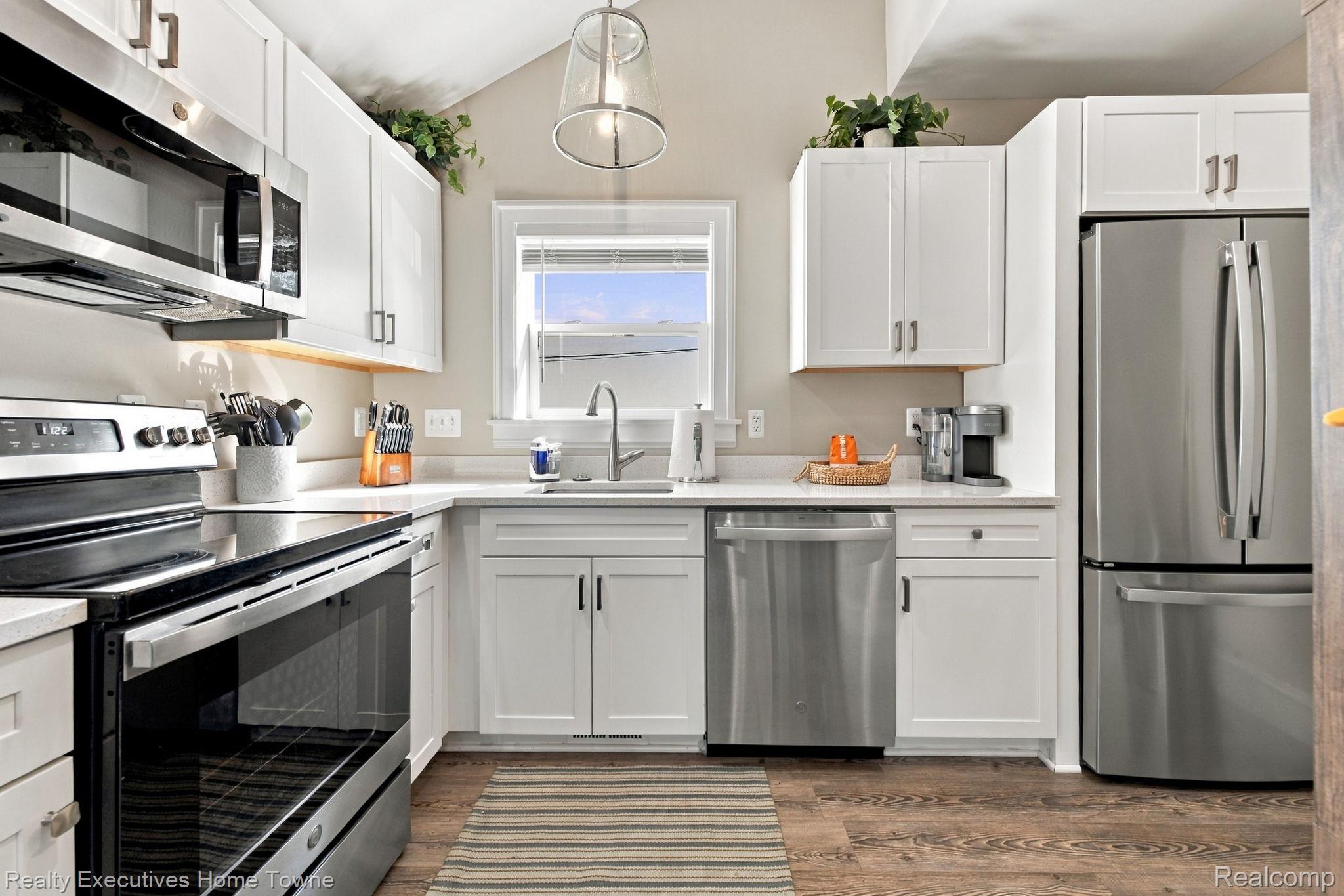 8849 Lakeshore Road