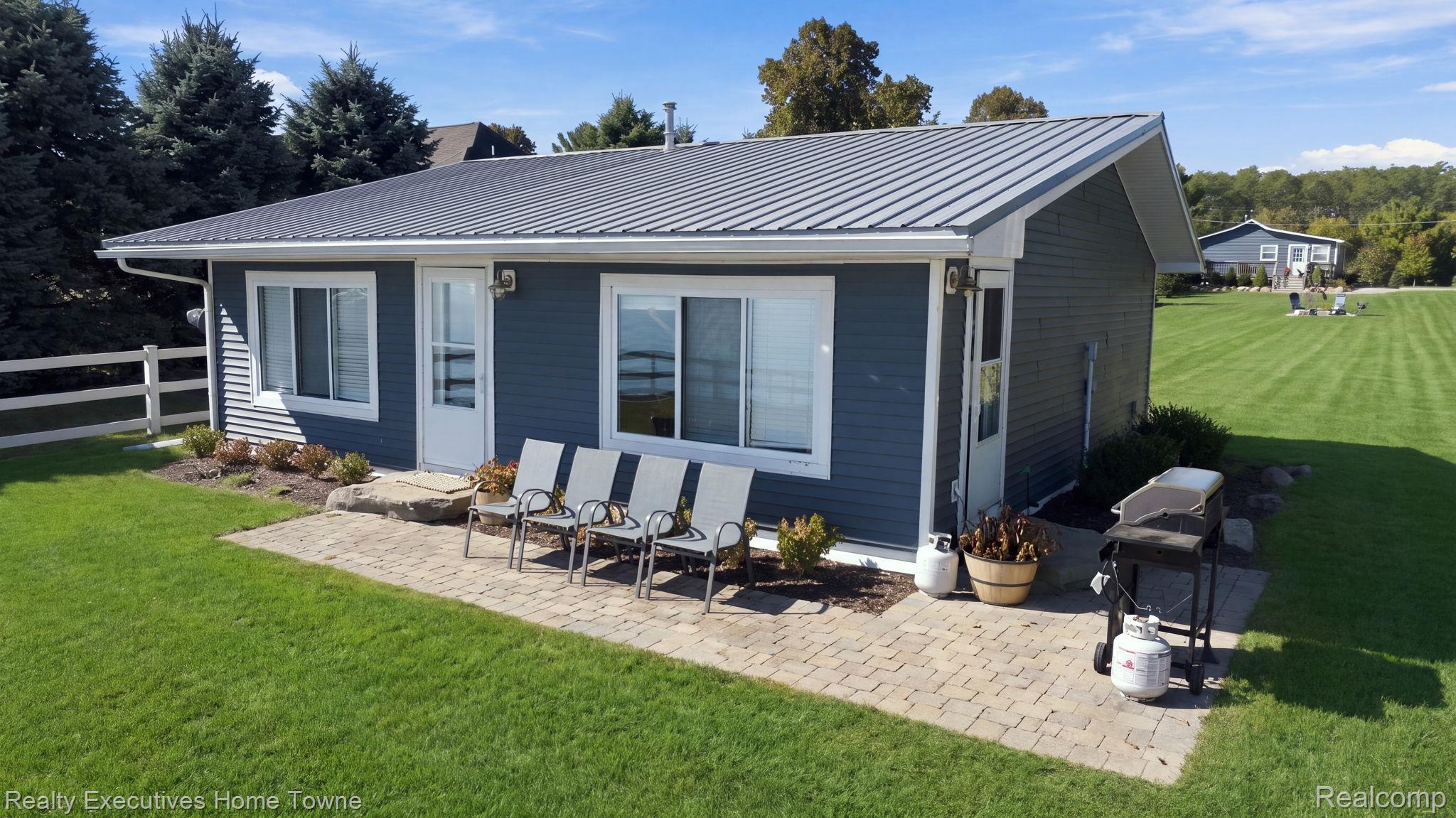 8849 Lakeshore Road