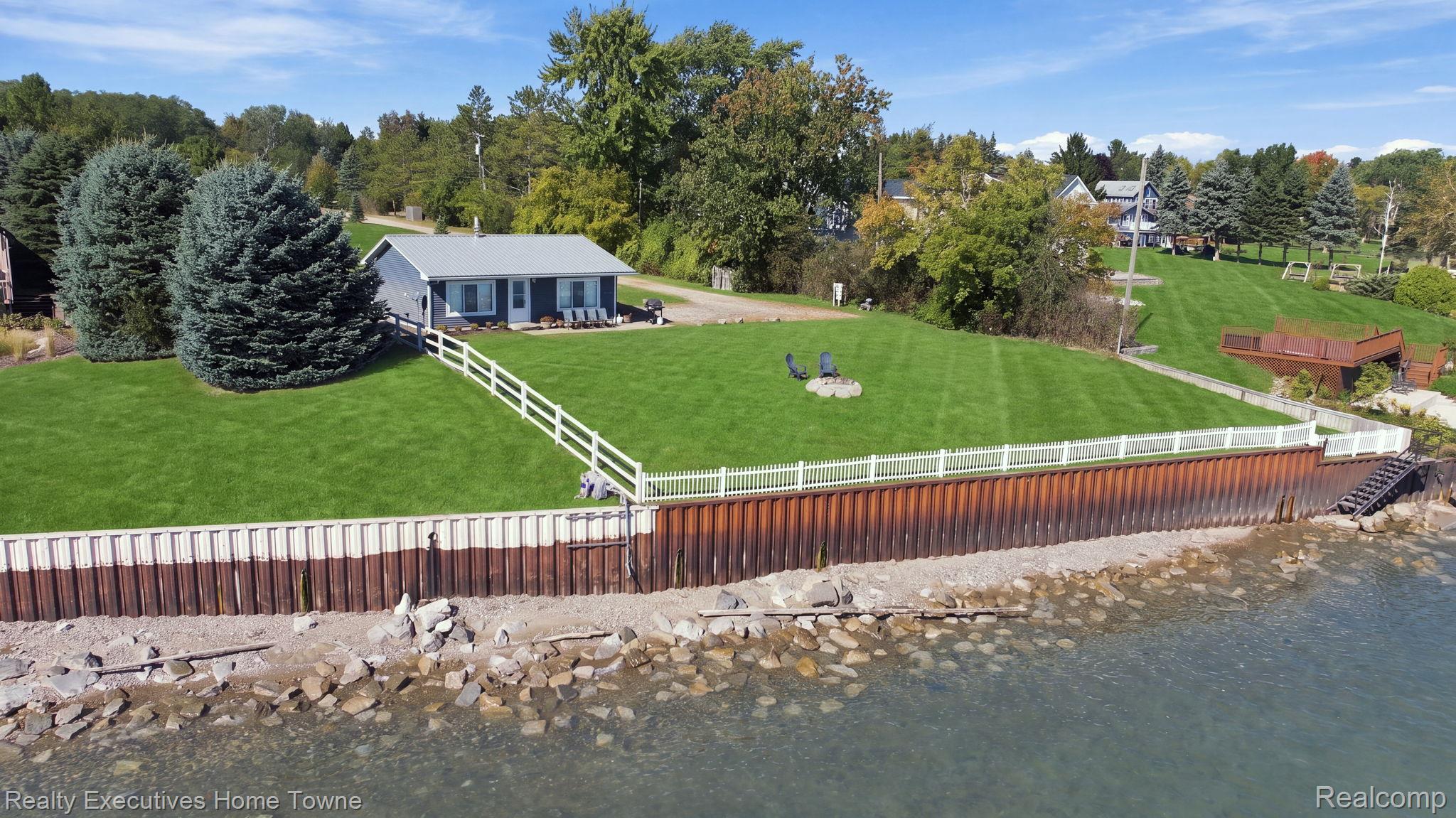 8849 Lakeshore Road