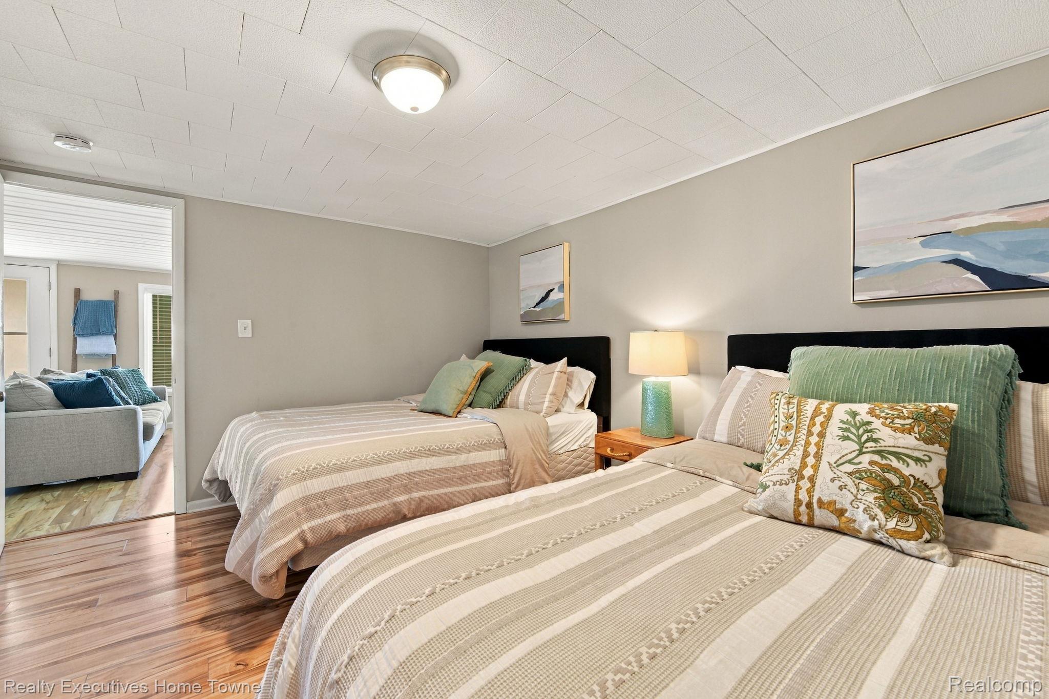 8849 Lakeshore Road