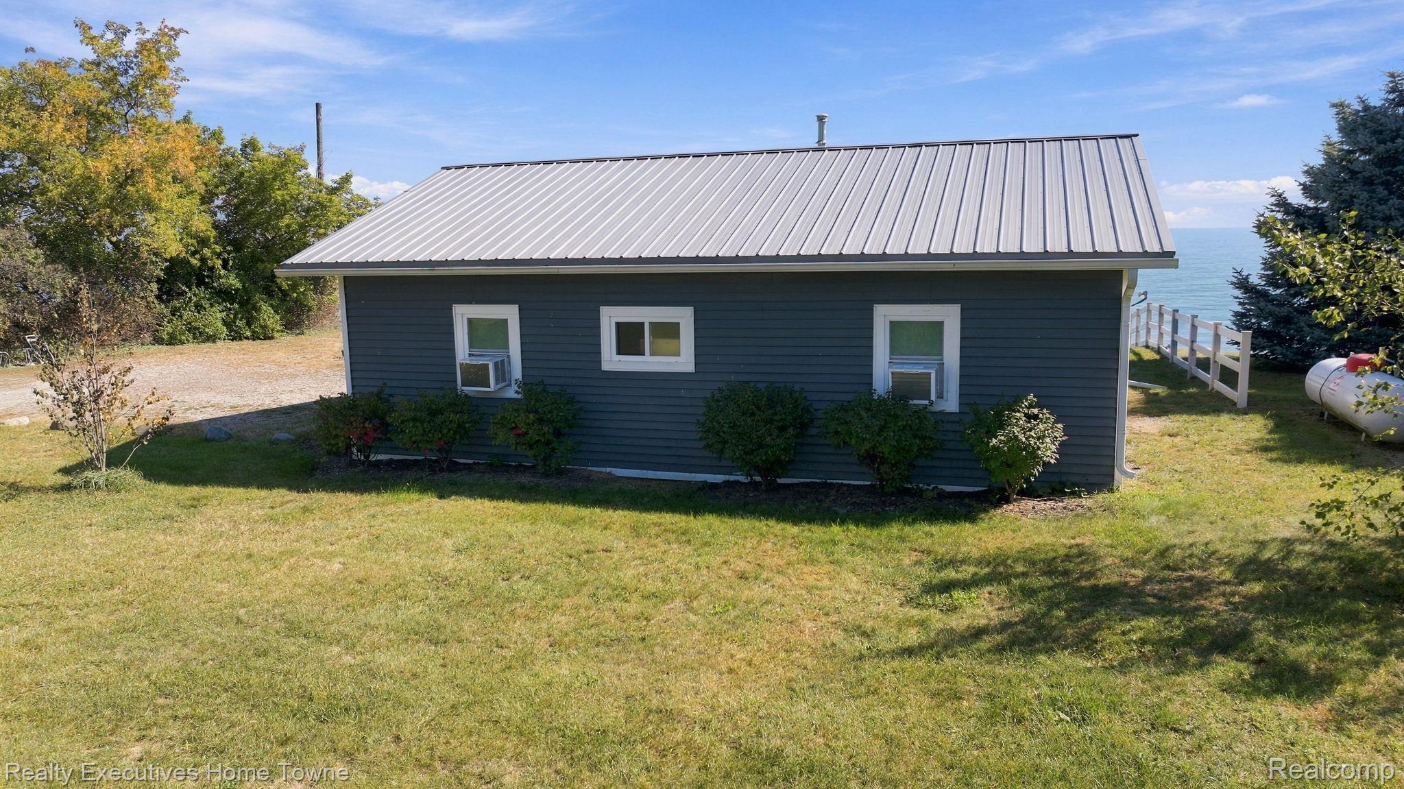 8849 Lakeshore Road