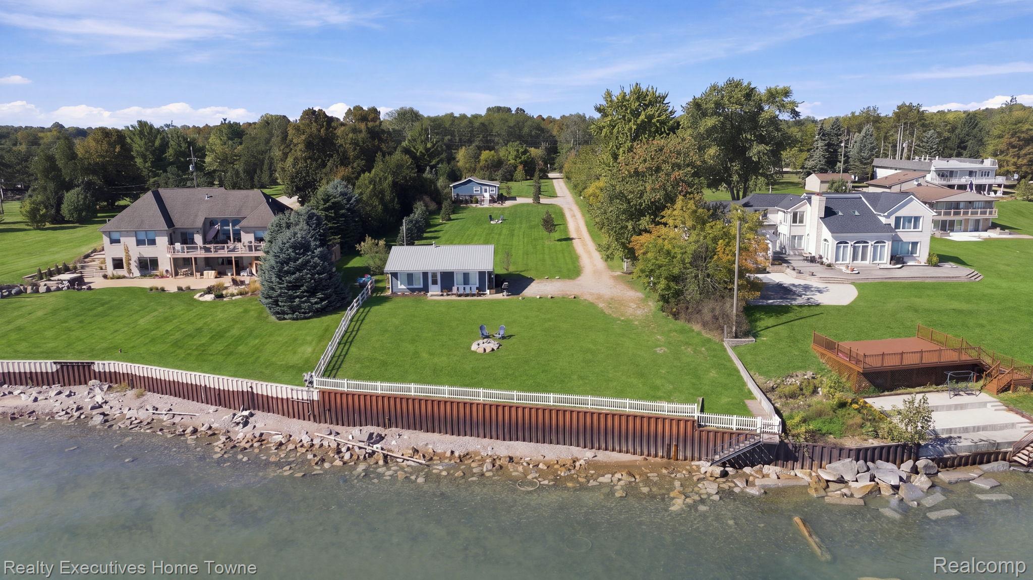 8849 Lakeshore Road