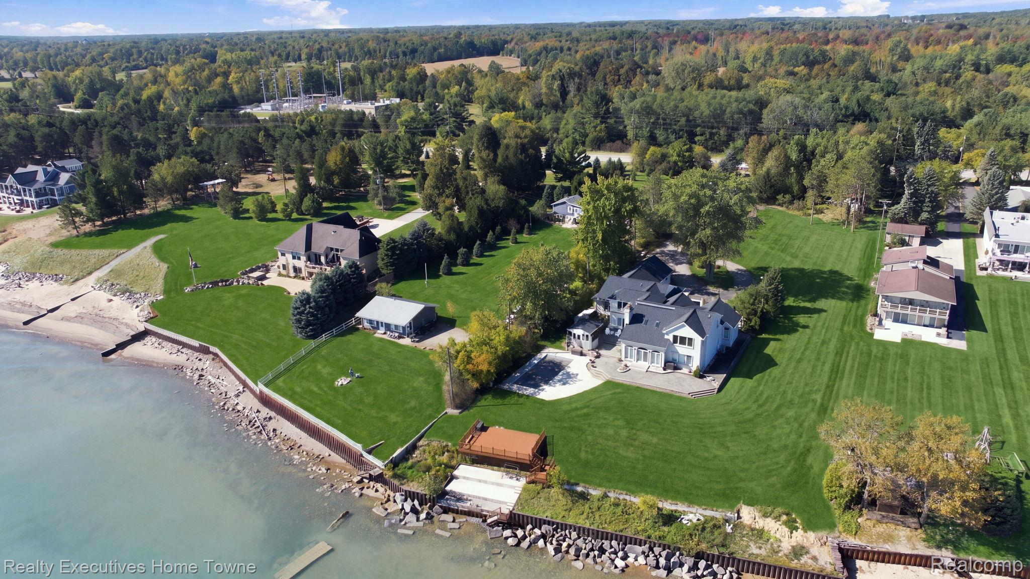 8849 Lakeshore Road