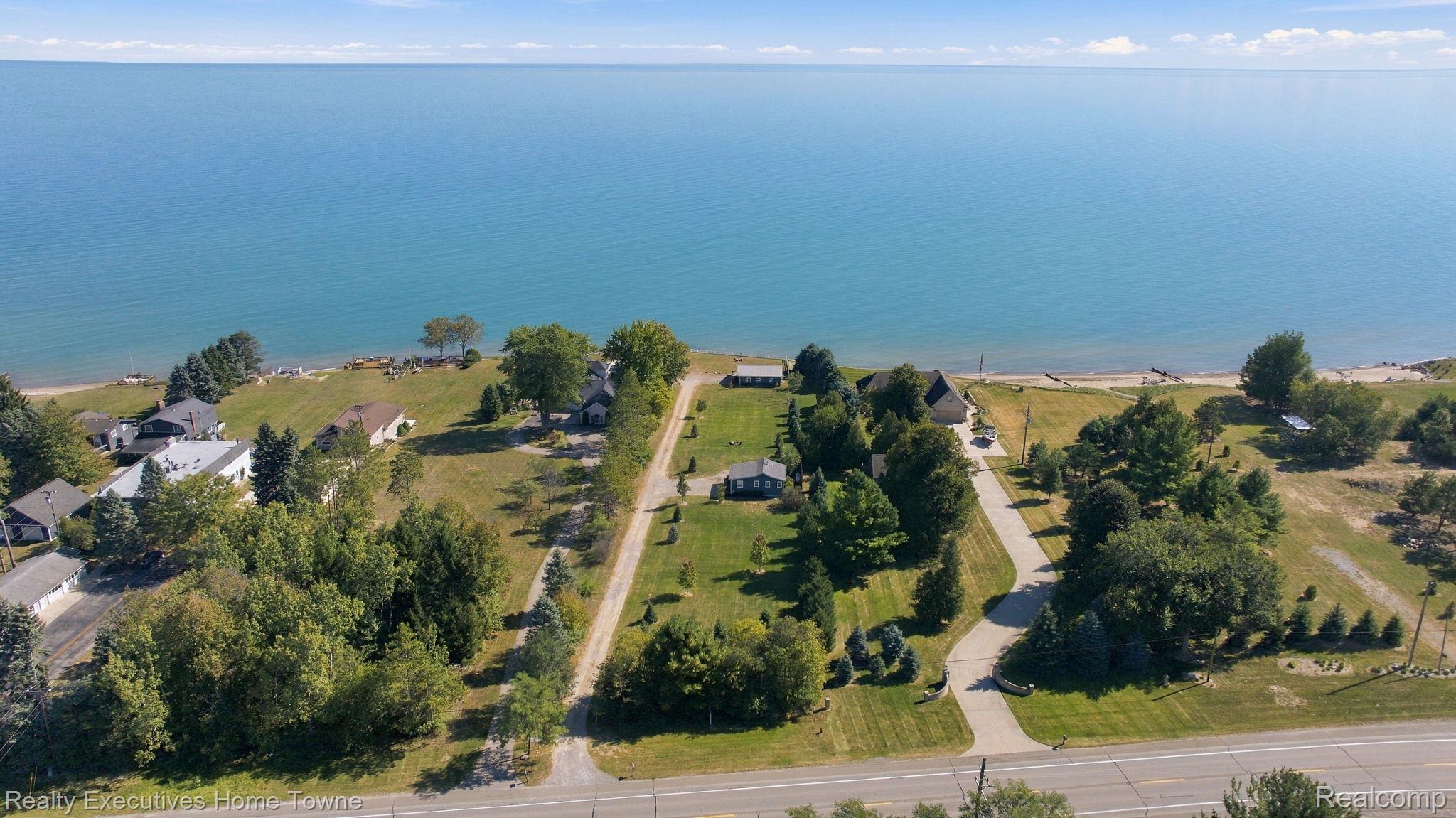 8849 Lakeshore Road