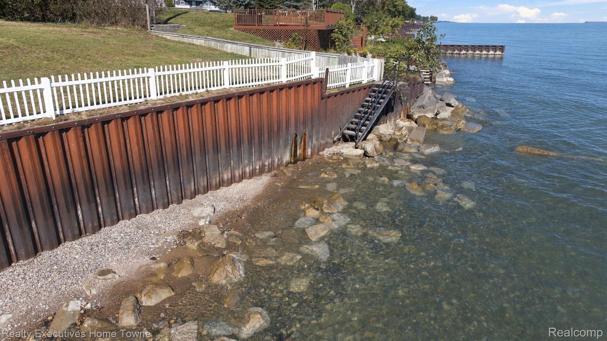 8849 Lakeshore Road
