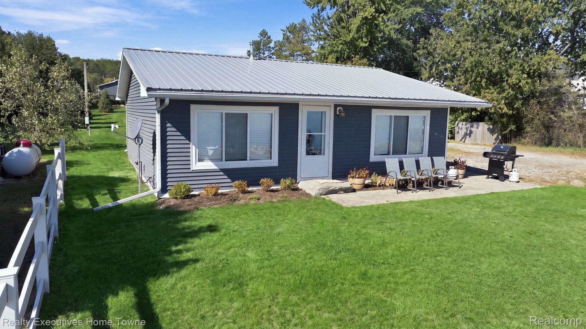 8849 Lakeshore Road