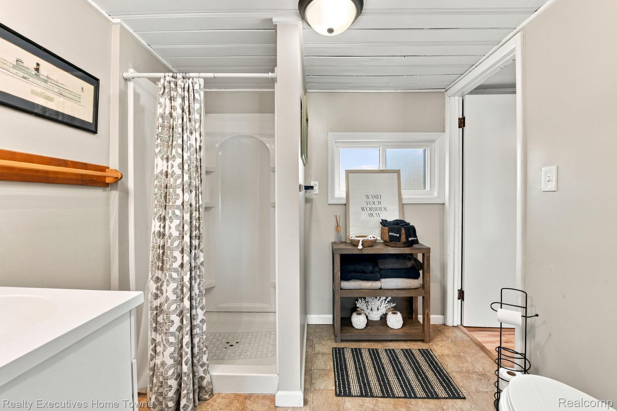 8849 Lakeshore Road