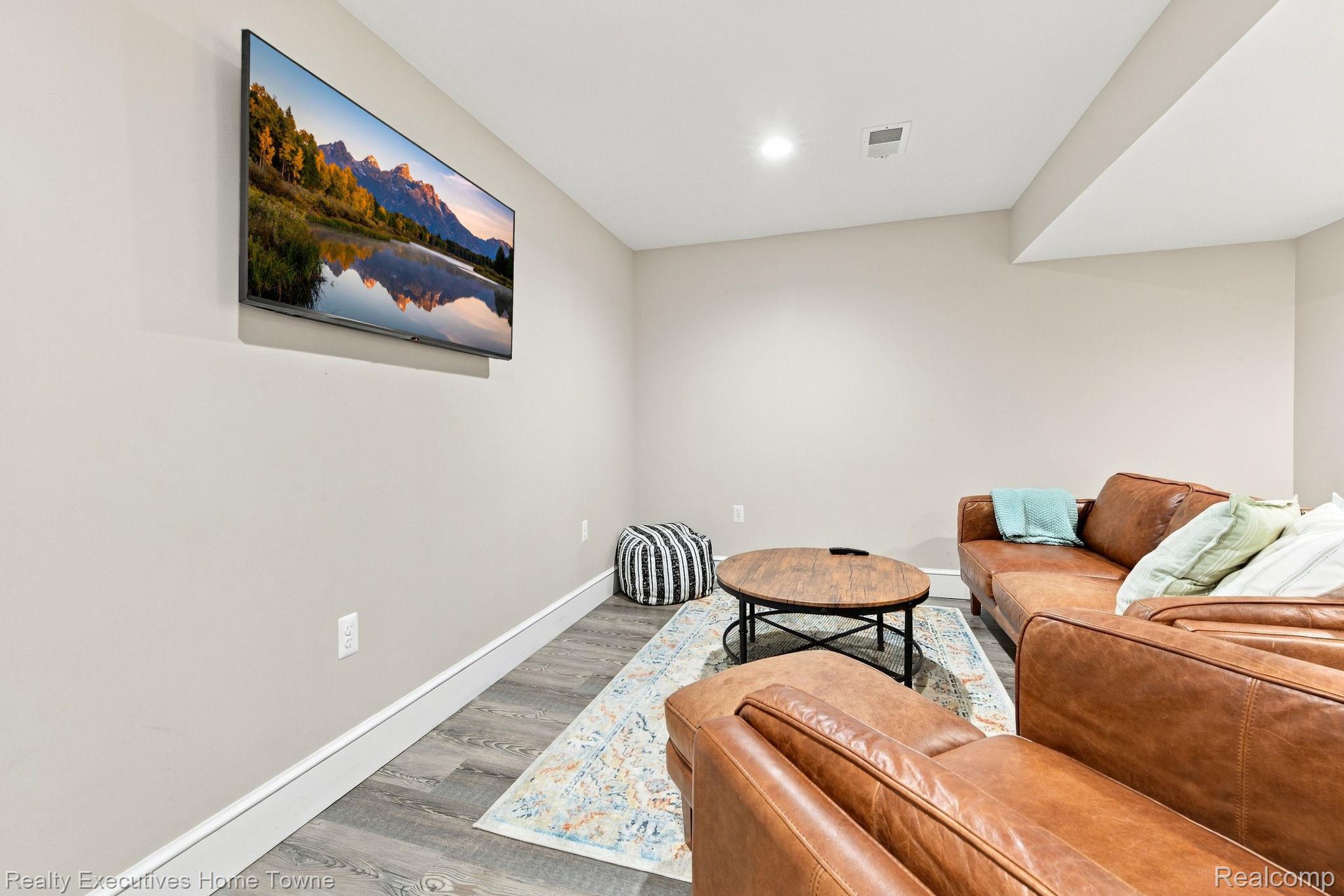 8849 Lakeshore Road