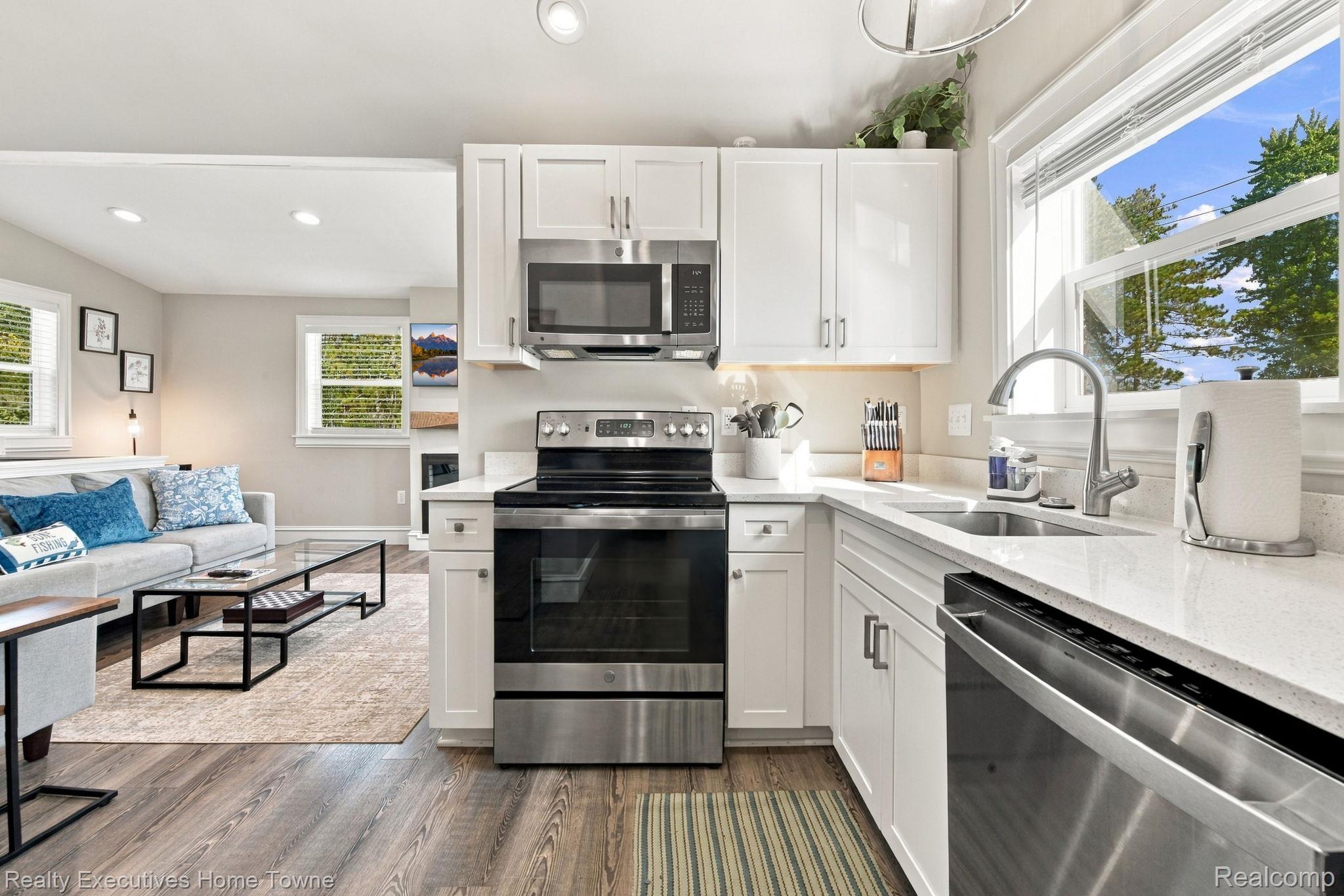 8849 Lakeshore Road