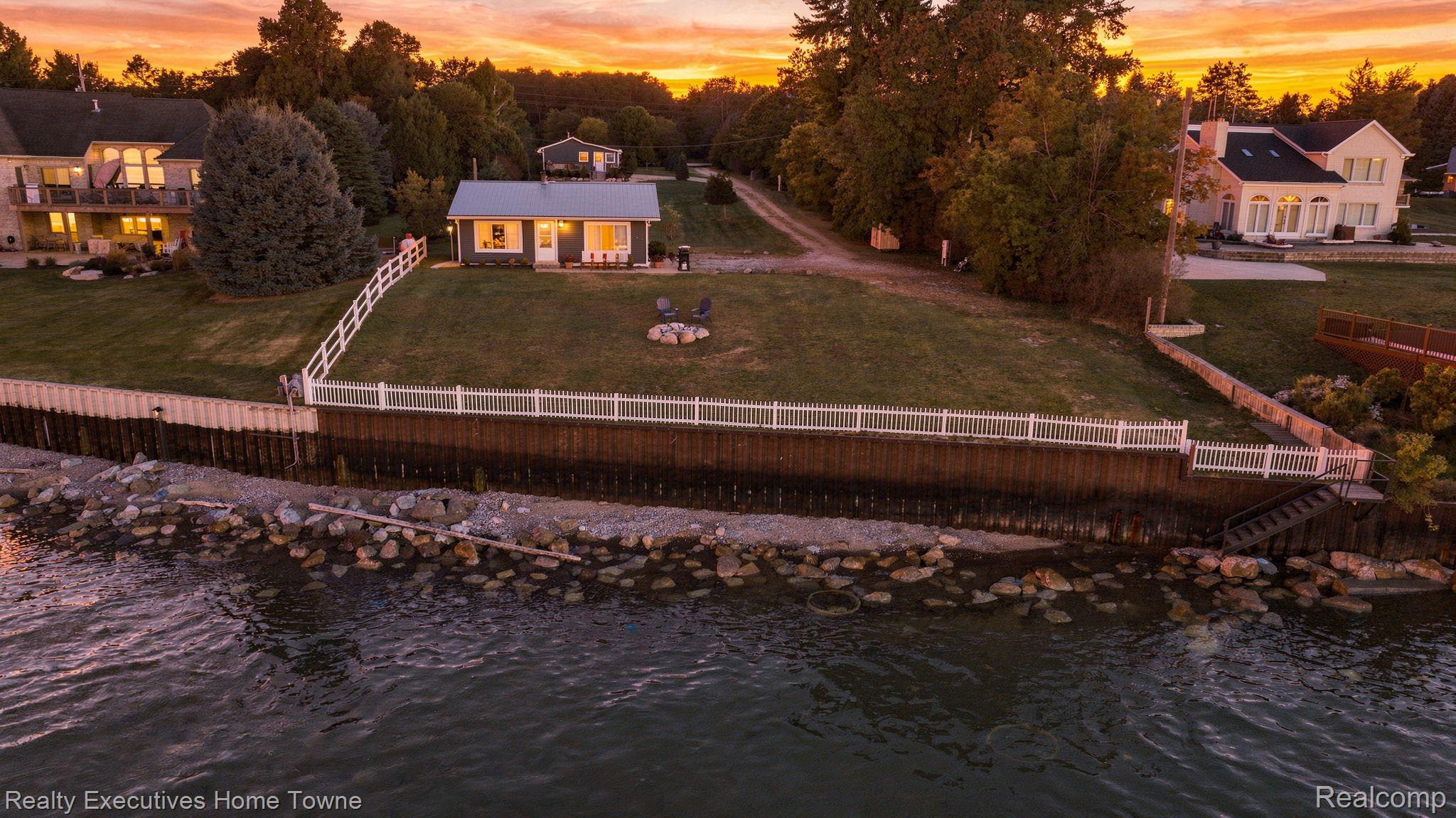 8849 Lakeshore Road