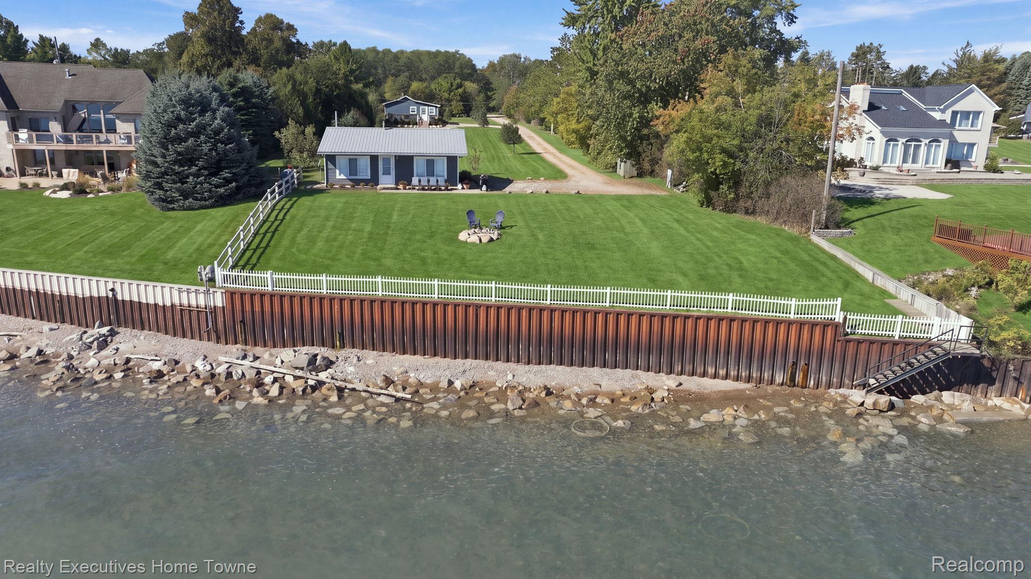 8849 Lakeshore Road