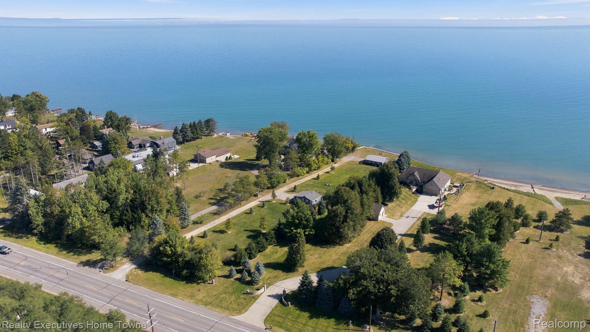8849 Lakeshore Road