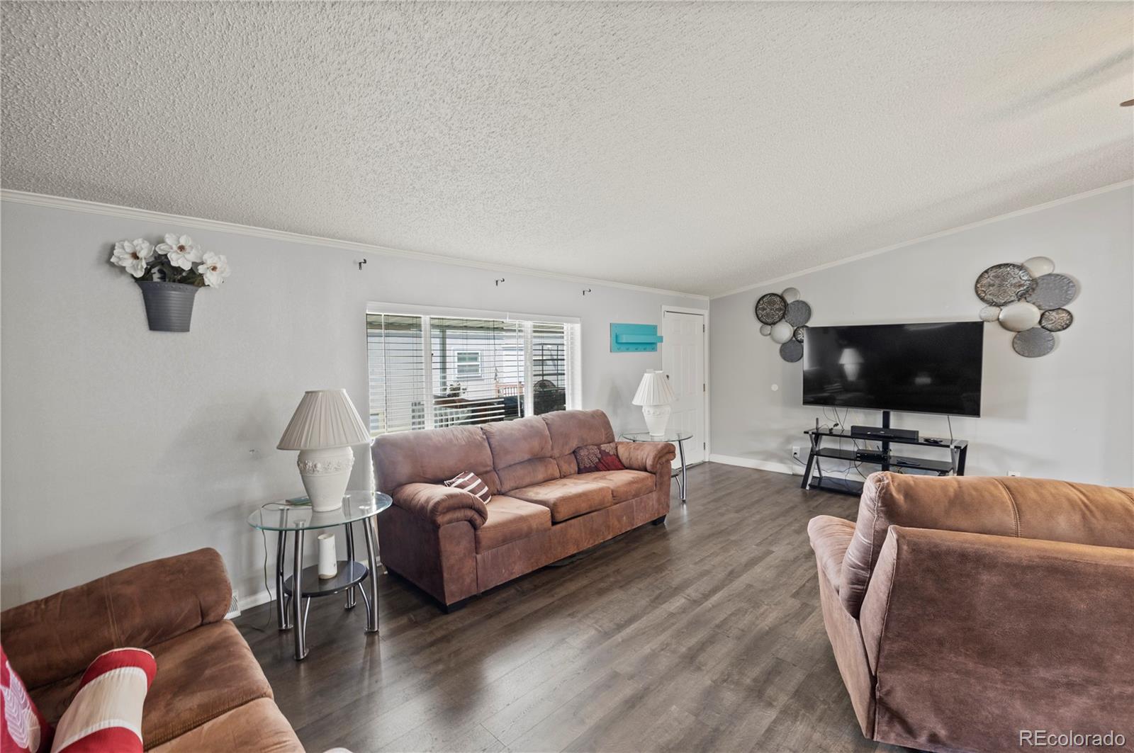 1095 Western Drive