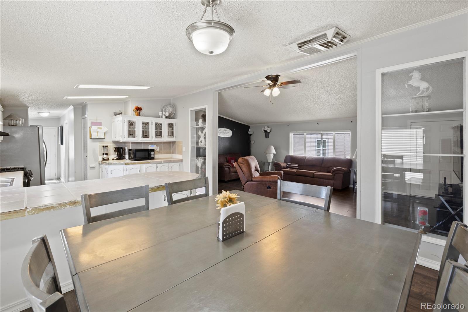 1095 Western Drive