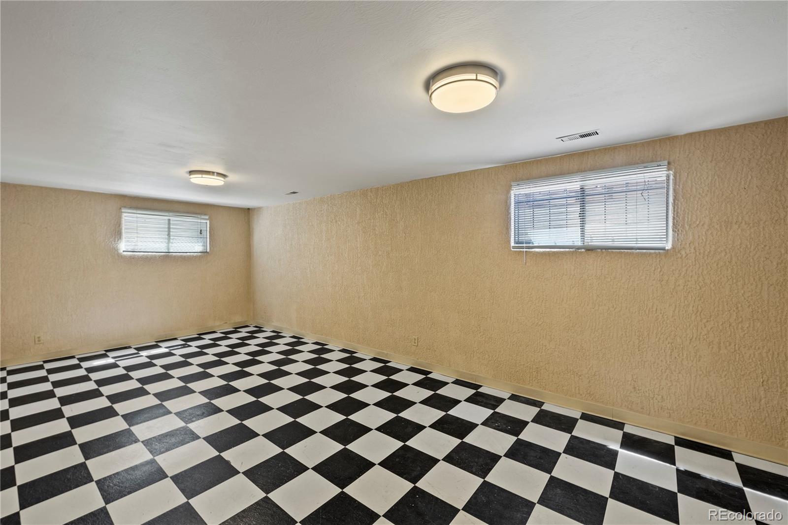 2850 Villa Loma Drive