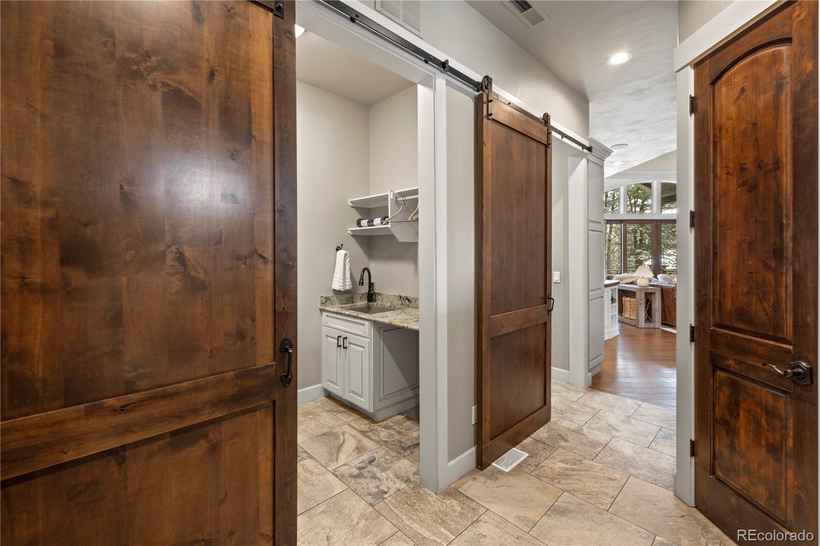 15304 Pole Pine Point