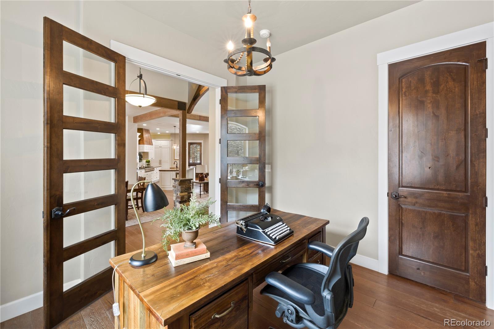 15304 Pole Pine Point