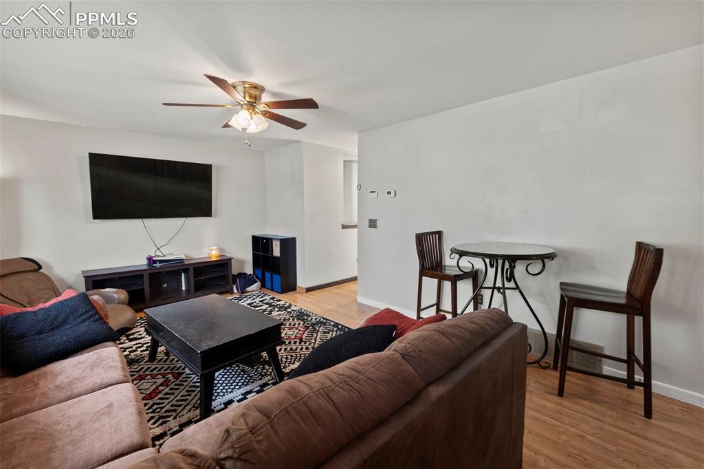 4872 Splendid Circle