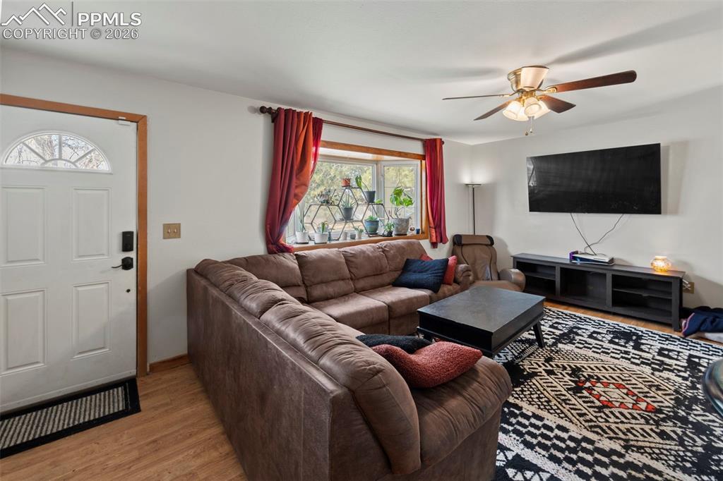 4872 Splendid Circle