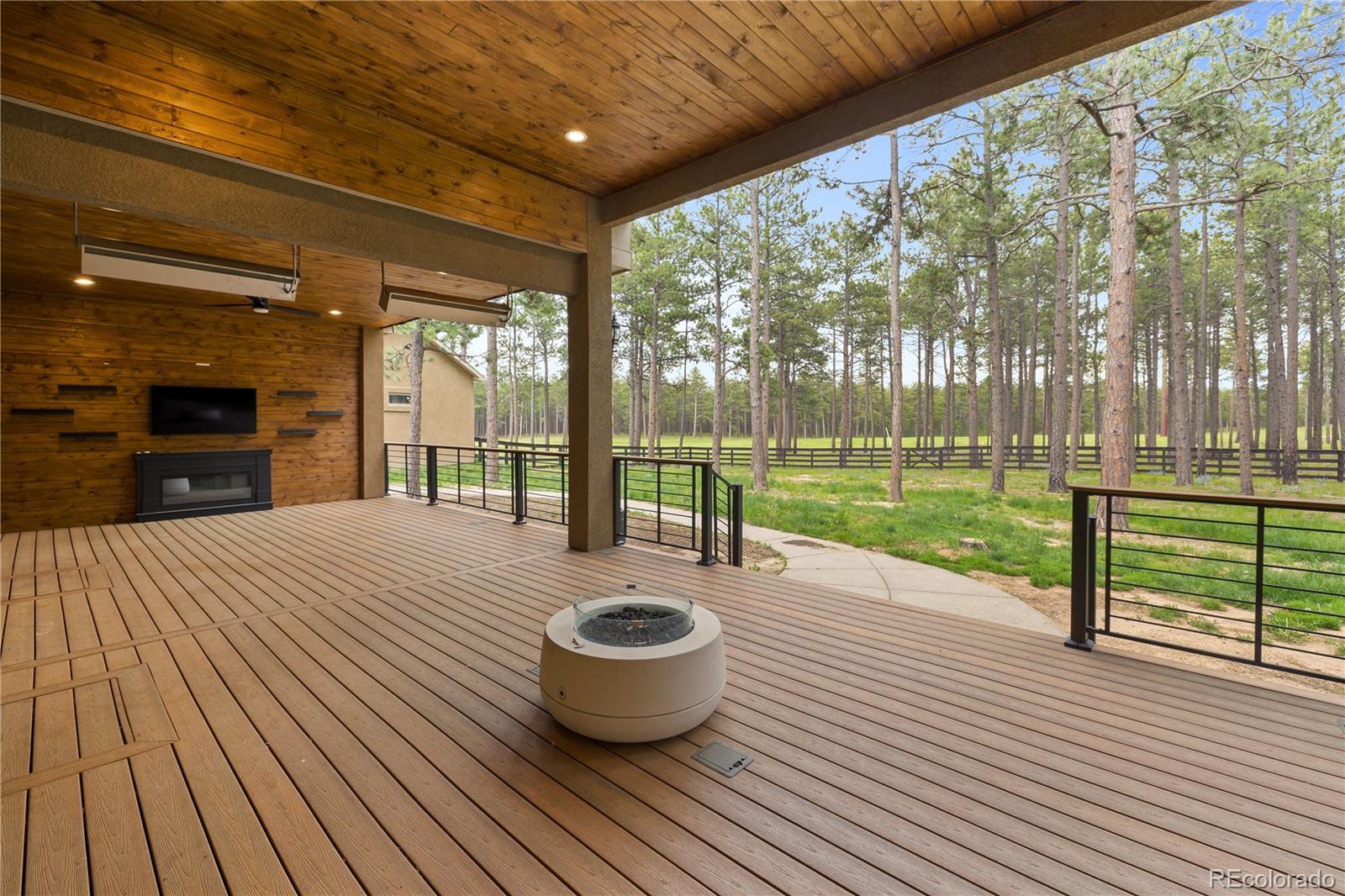 16104 Pole Pine Point