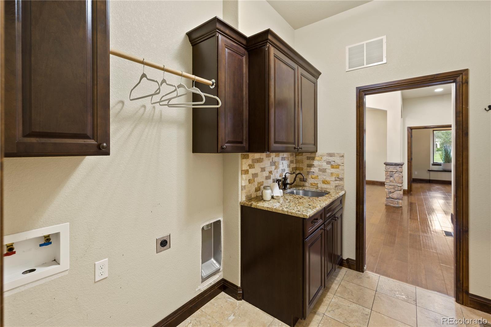 16104 Pole Pine Point