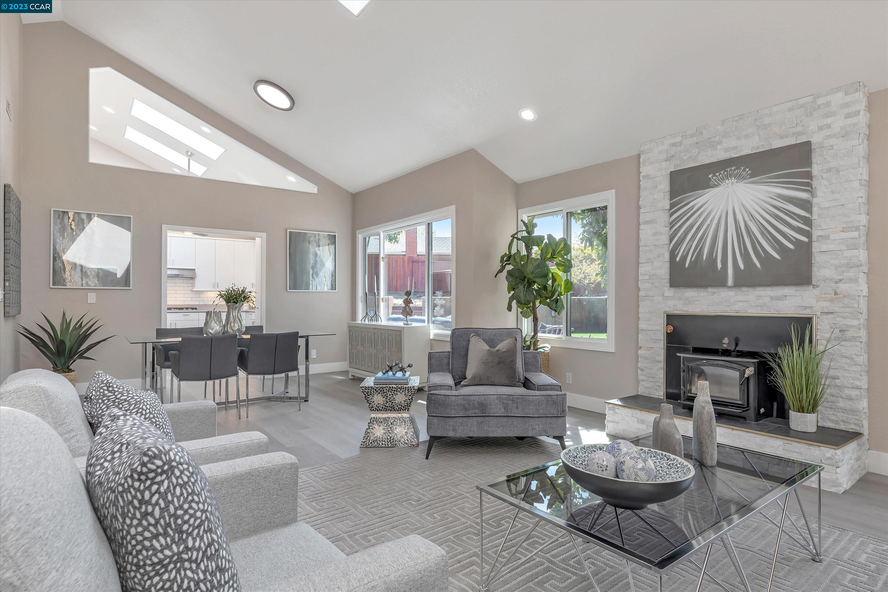 322 Almond Ct