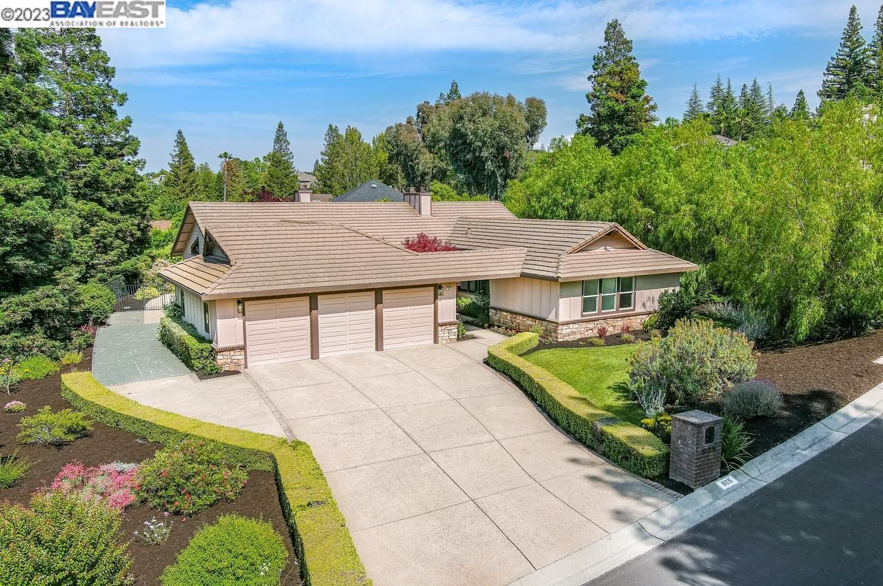 805 Gray Fox Cir